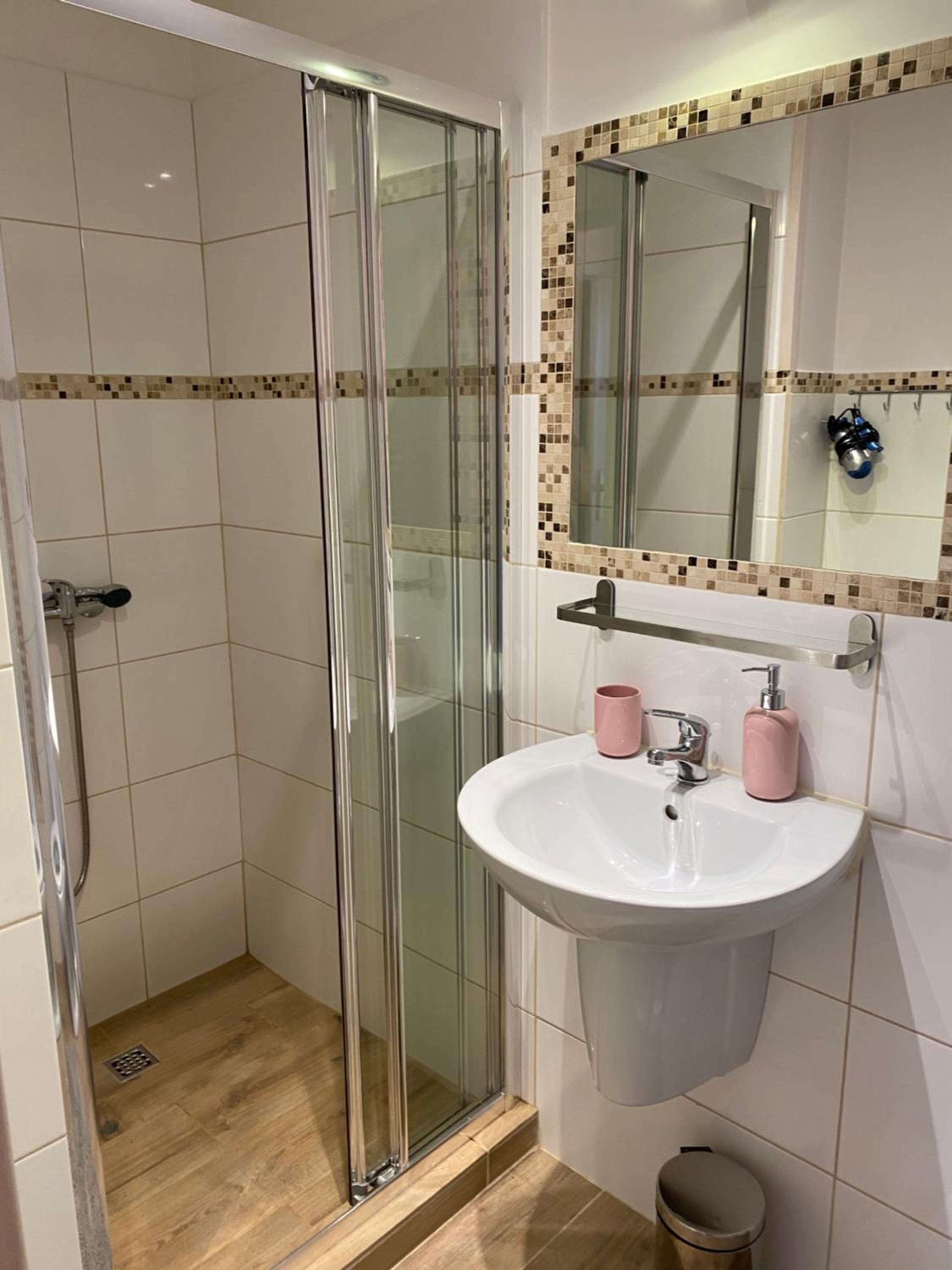 Double Room - Photo 20