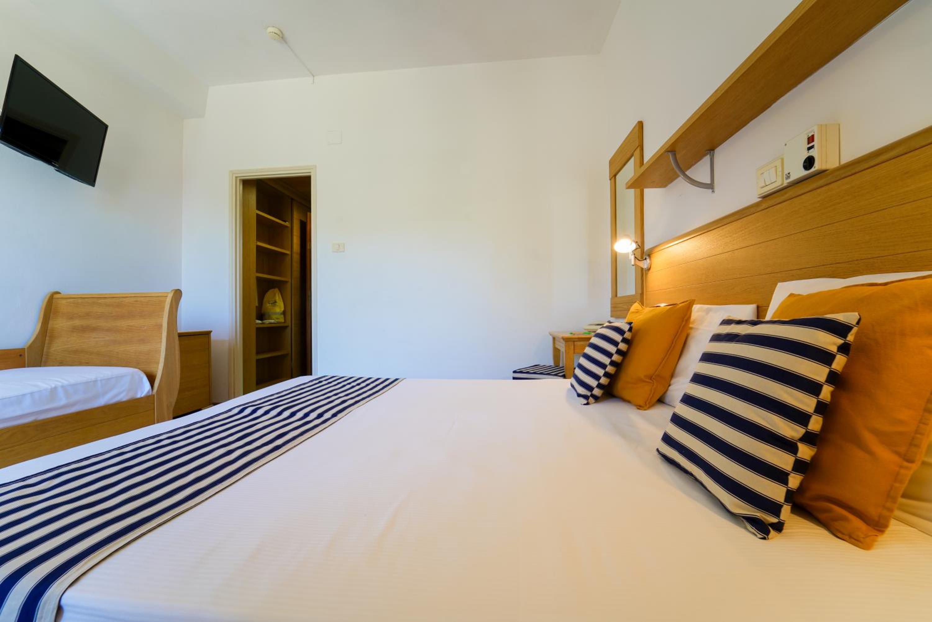 Classic Double or Twin Room - Photo 2