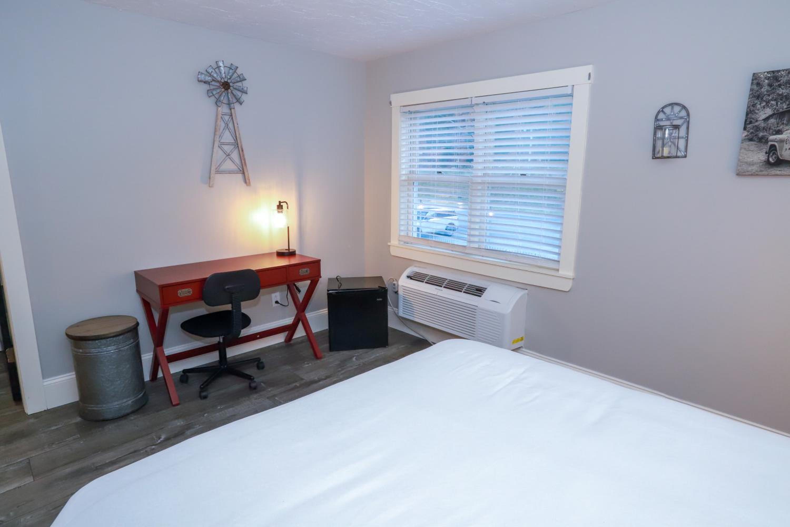 Queen Room with Two Queen Beds photo 1