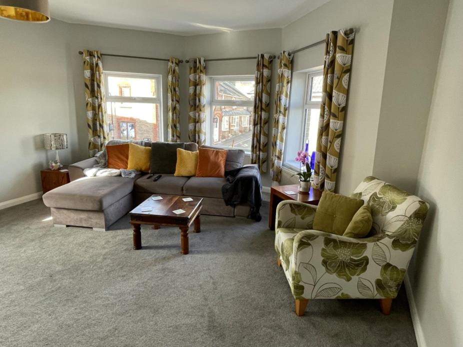 One-Bedroom Apartment - Photo 1