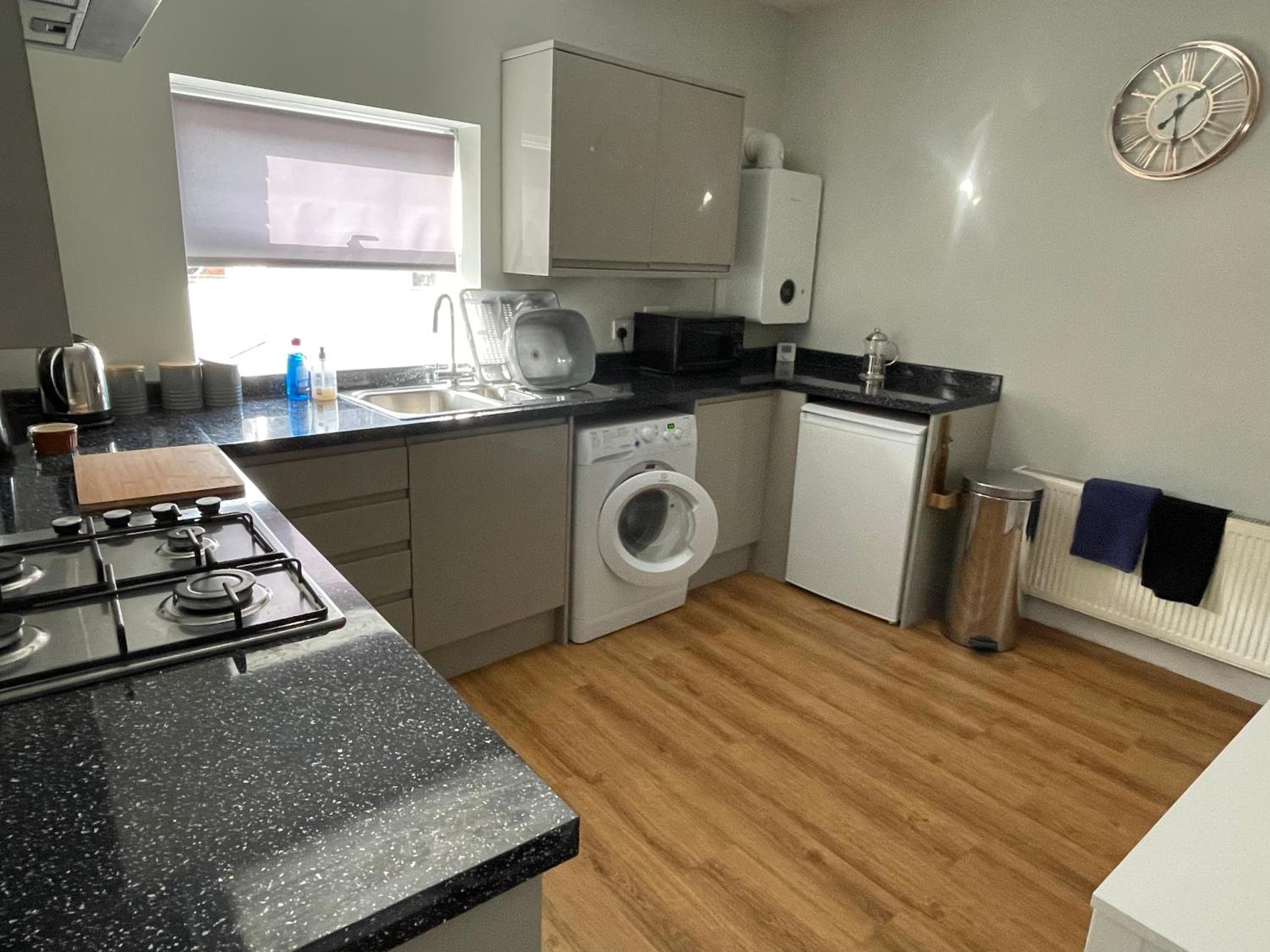 One-Bedroom Apartment - Photo 3