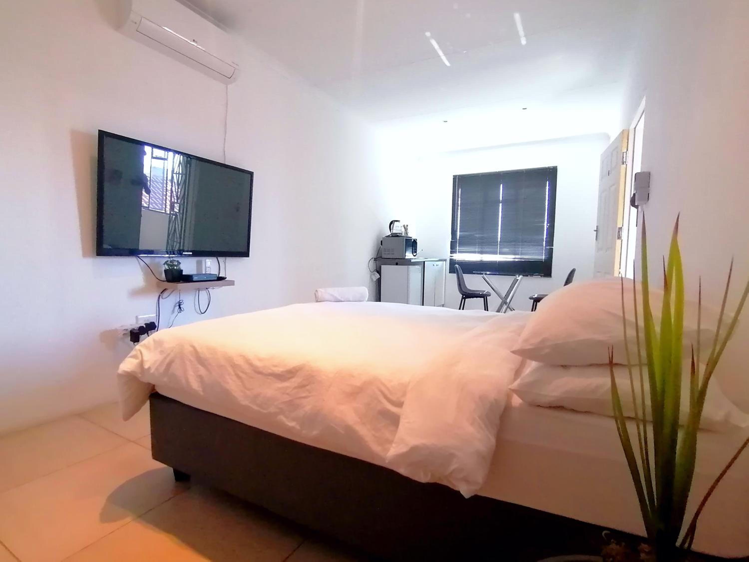 Double Room - Photo 13