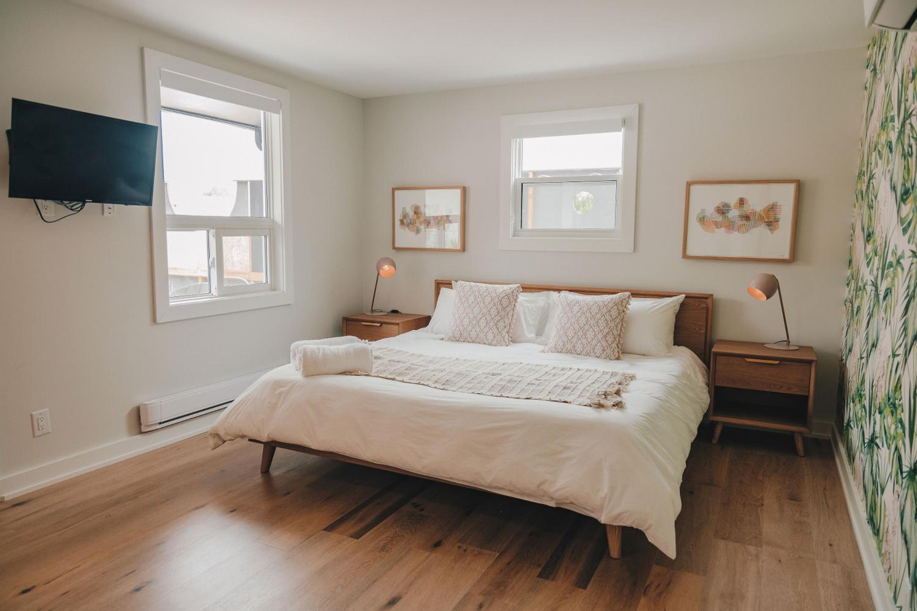 Deluxe King Suite photo 2