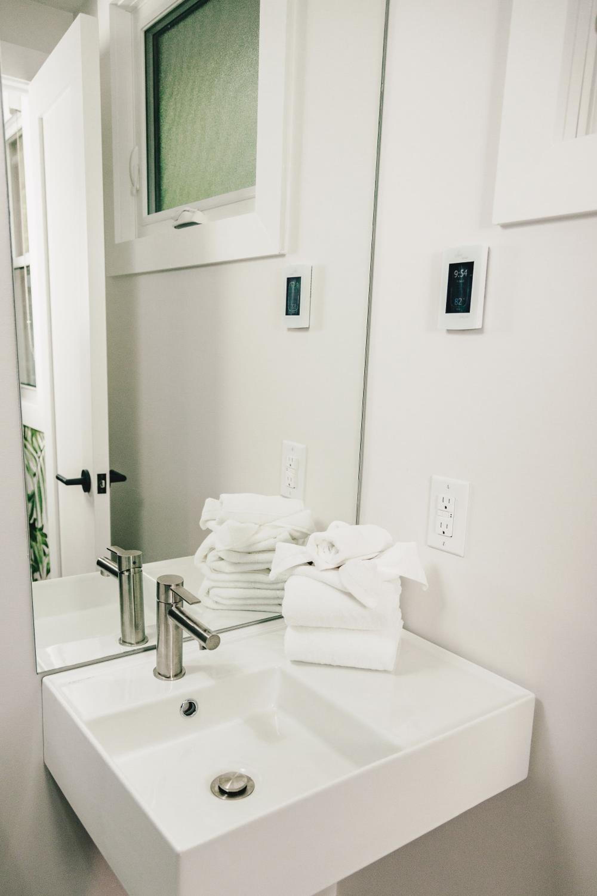 Deluxe King Suite photo 3