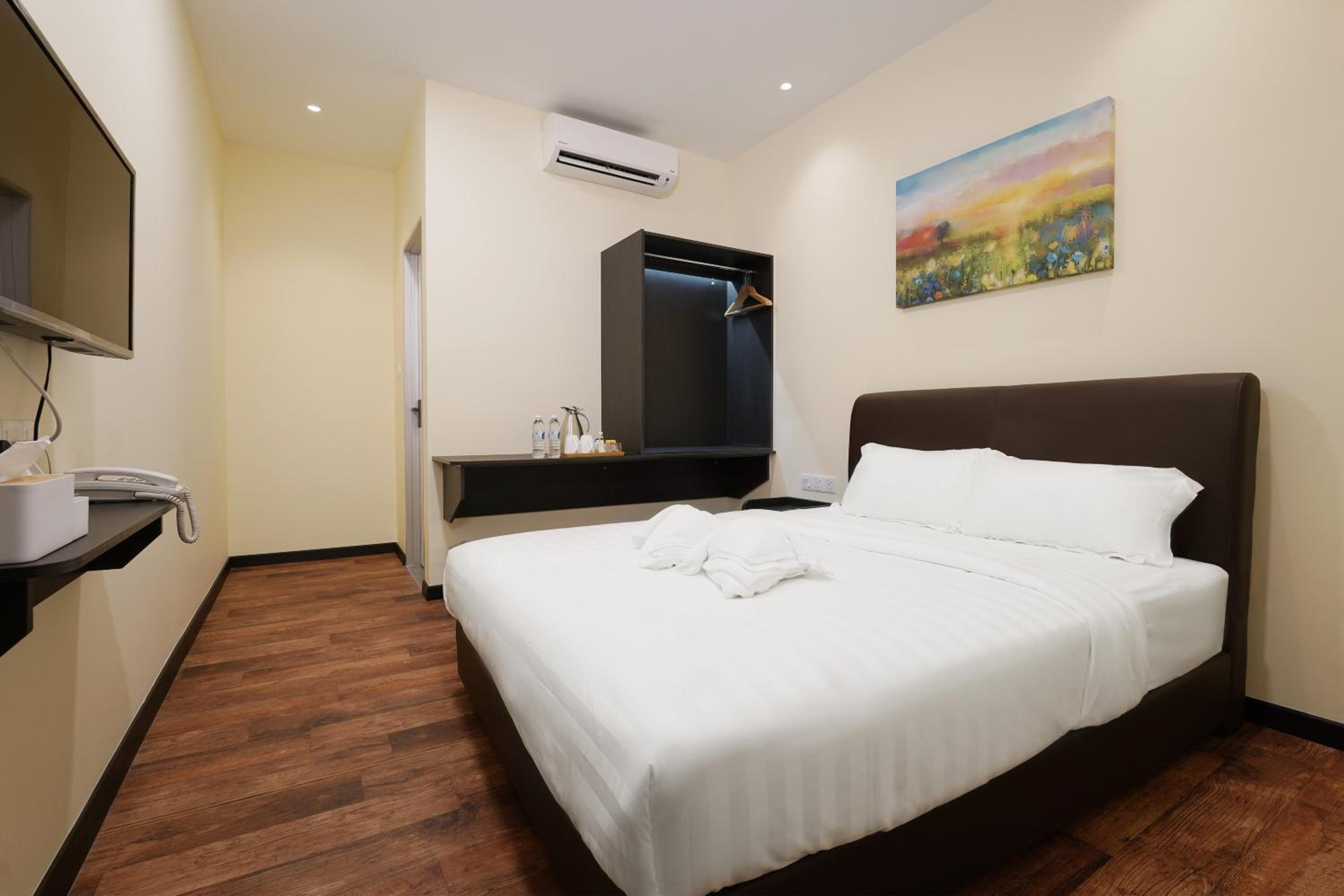 Queen Room (No Window)
