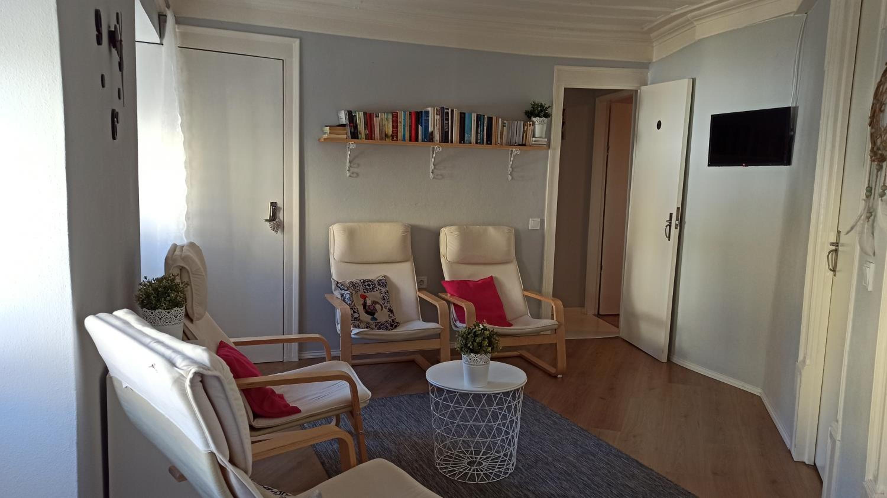 Apartment with Mountain View - Photo 11