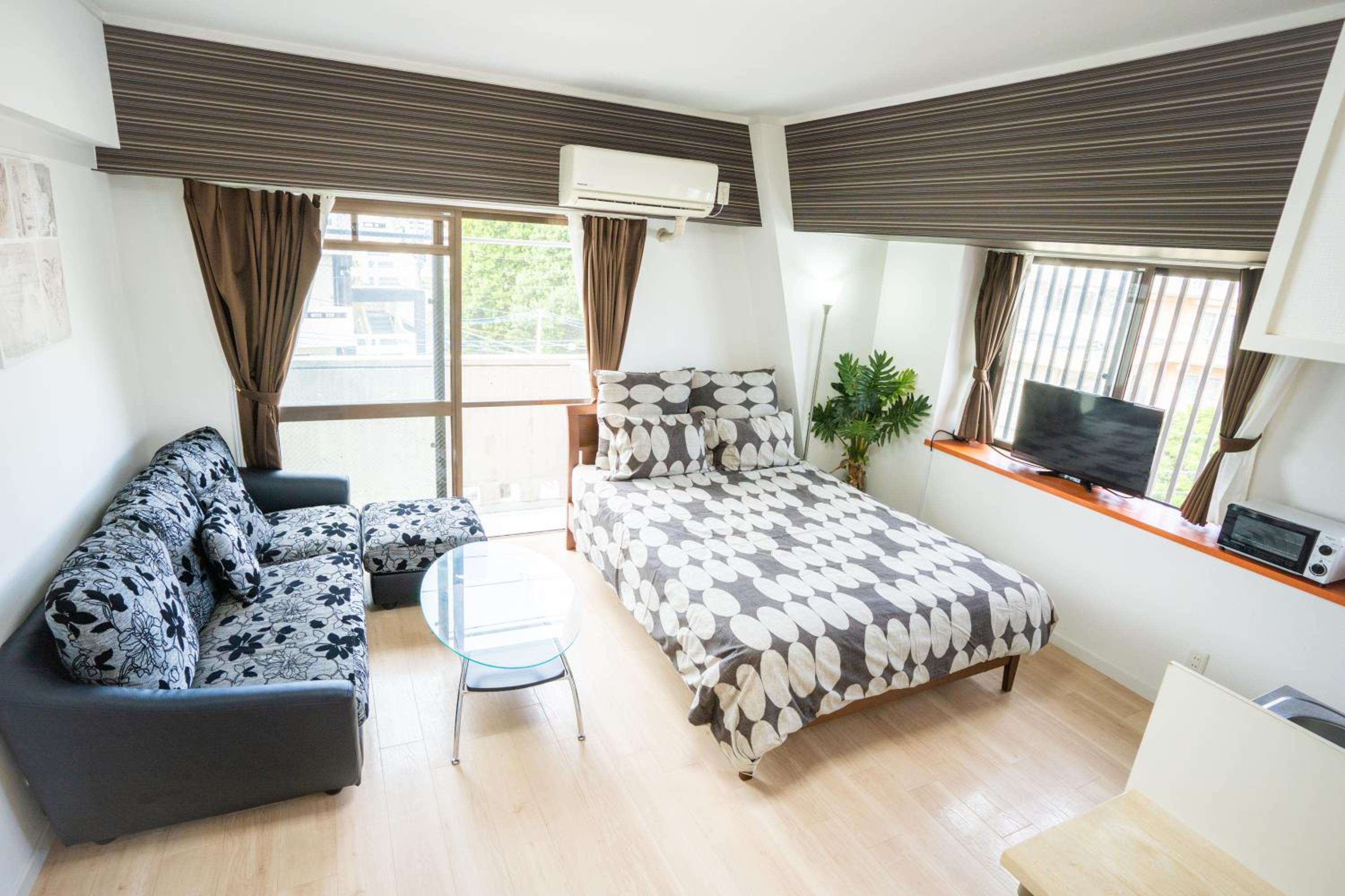 One-Bedroom Apartment photo 1