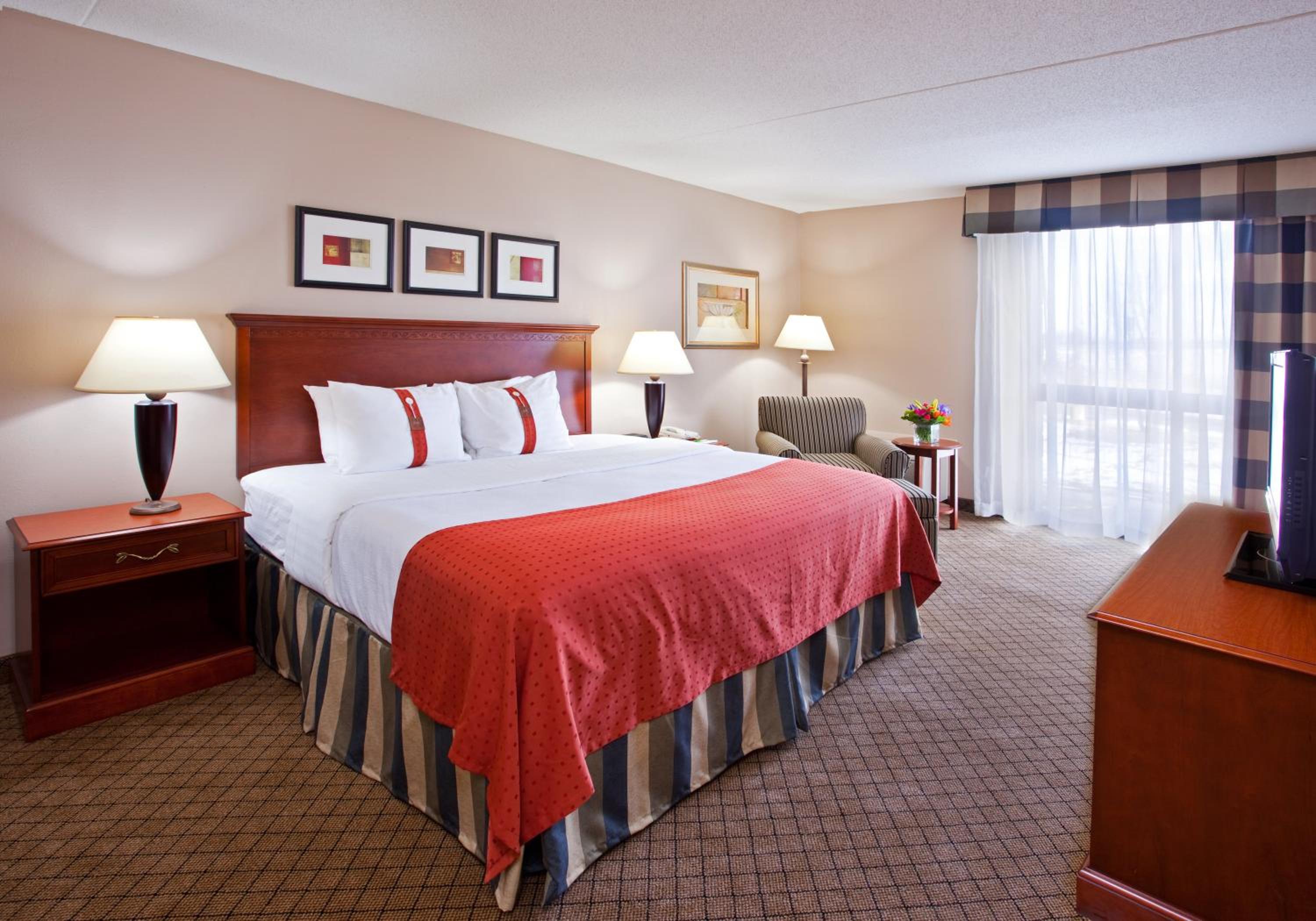 Standard King Room - Photo 4