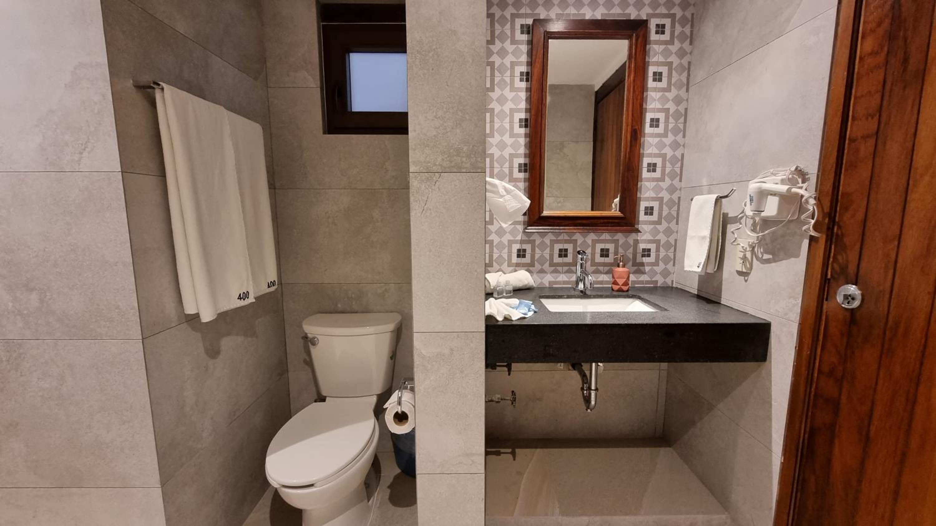 Deluxe Room - Photo 11