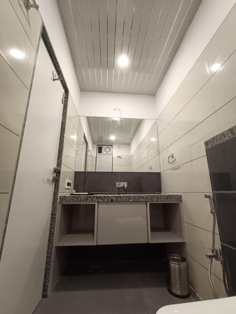 Deluxe Room - Photo 6