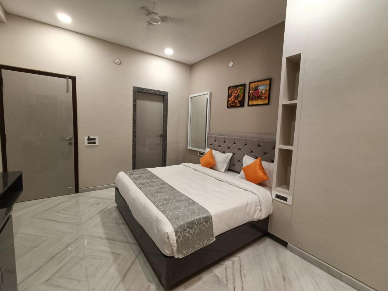 Deluxe Room - Photo 3