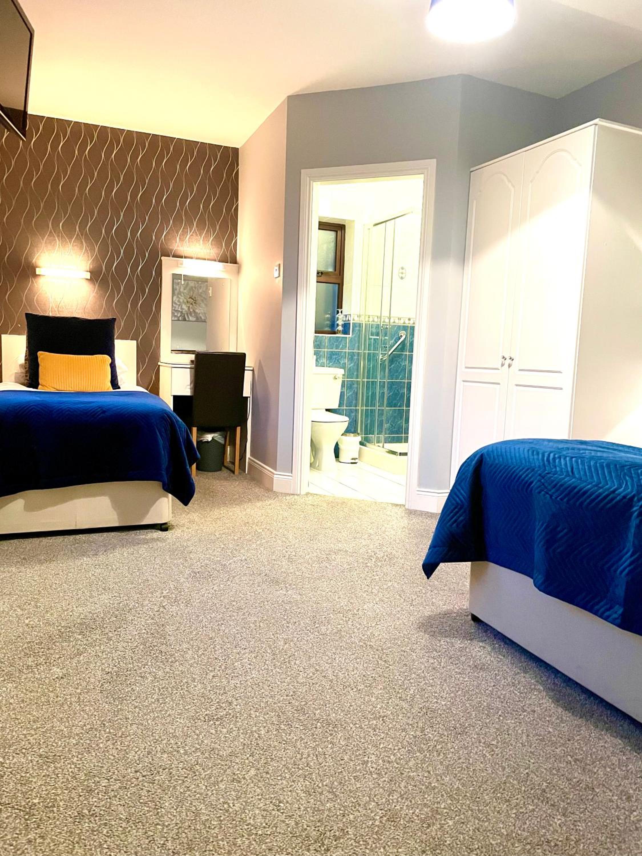  Triple Room with 1 Double bed and 1 Single Bed - Photo 9