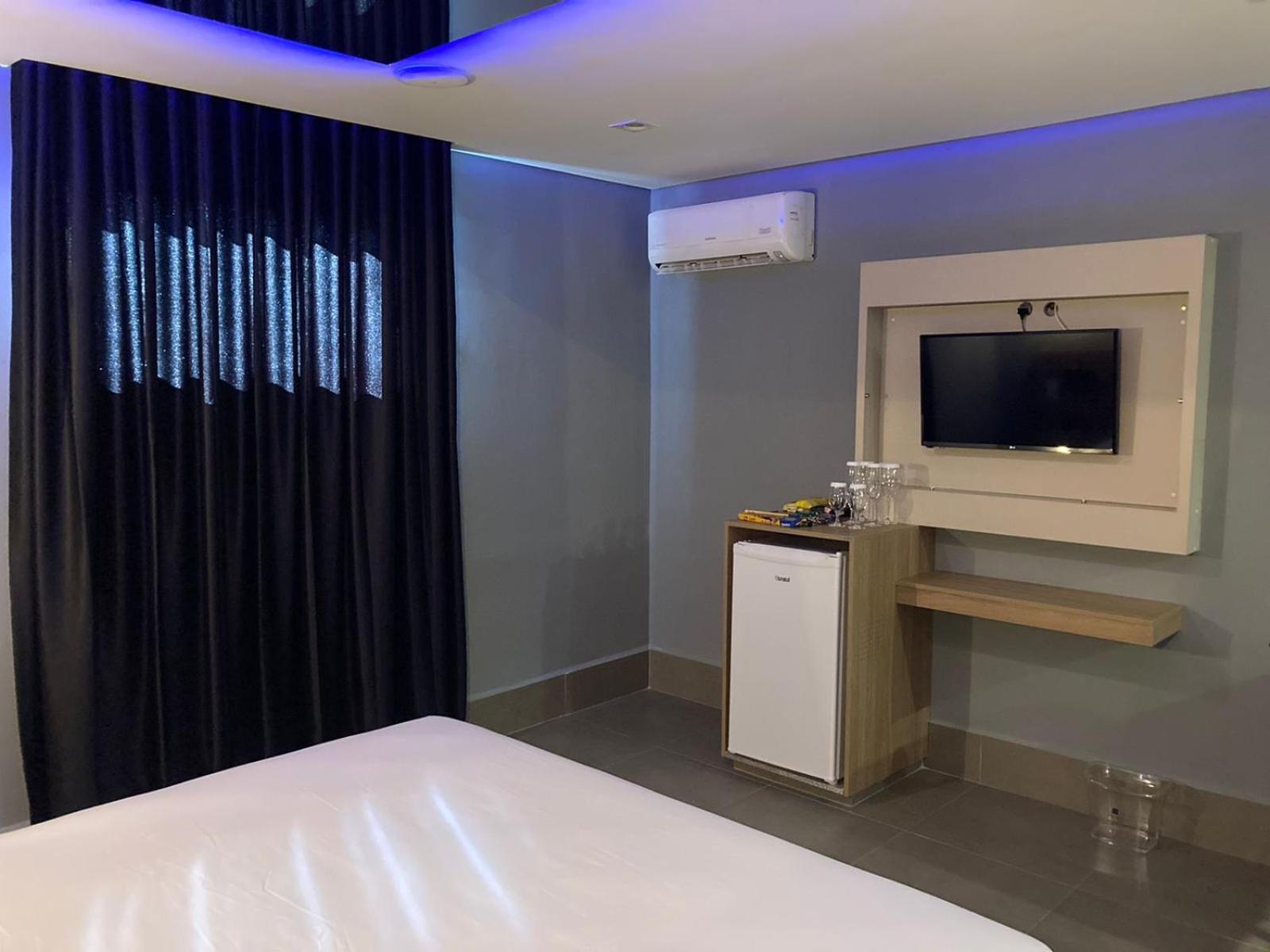 Suite - Photo 17
