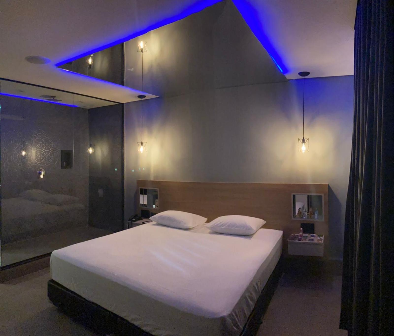 Suite - Photo 3