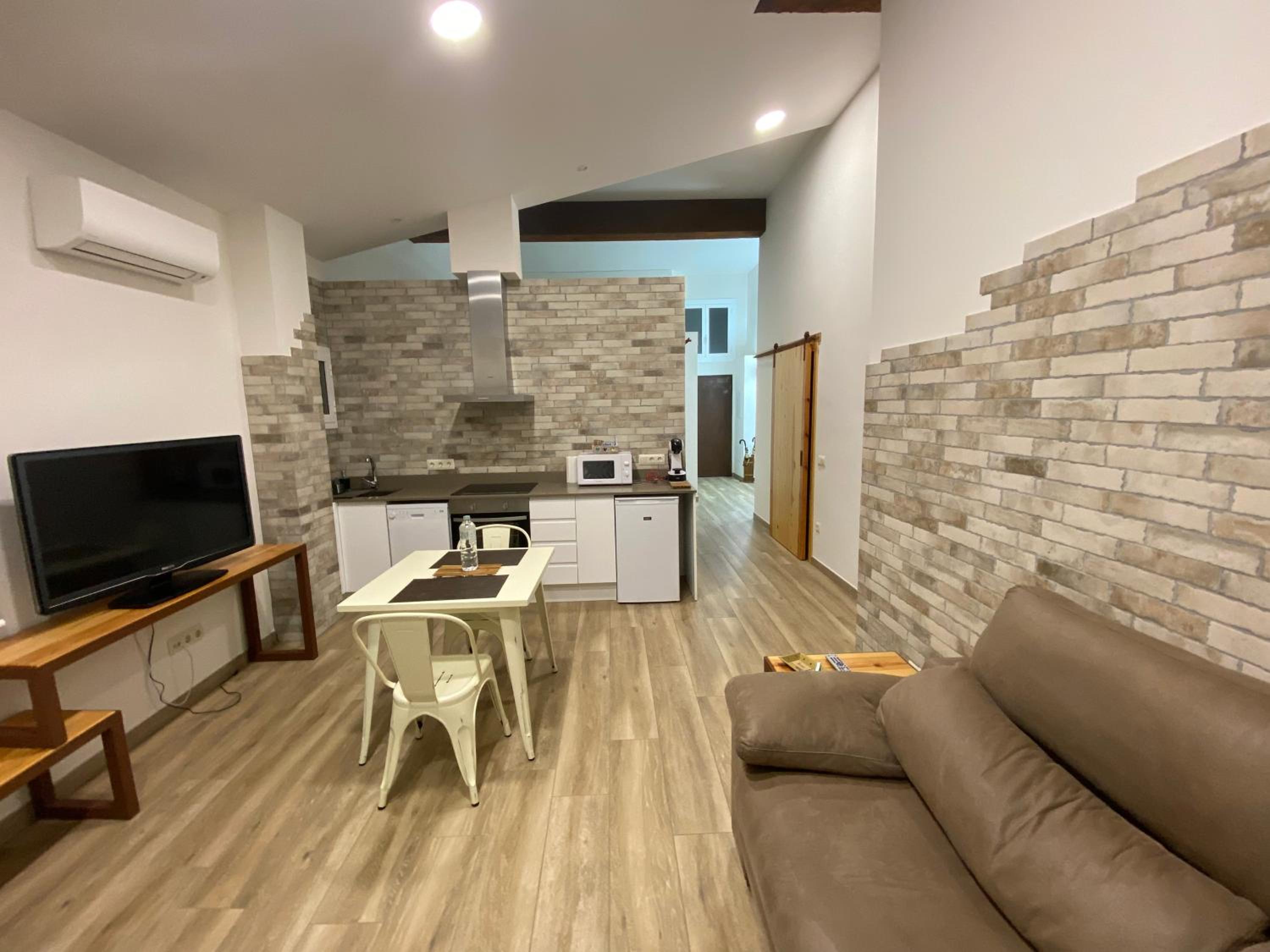 One-Bedroom Apartment - Photo 7