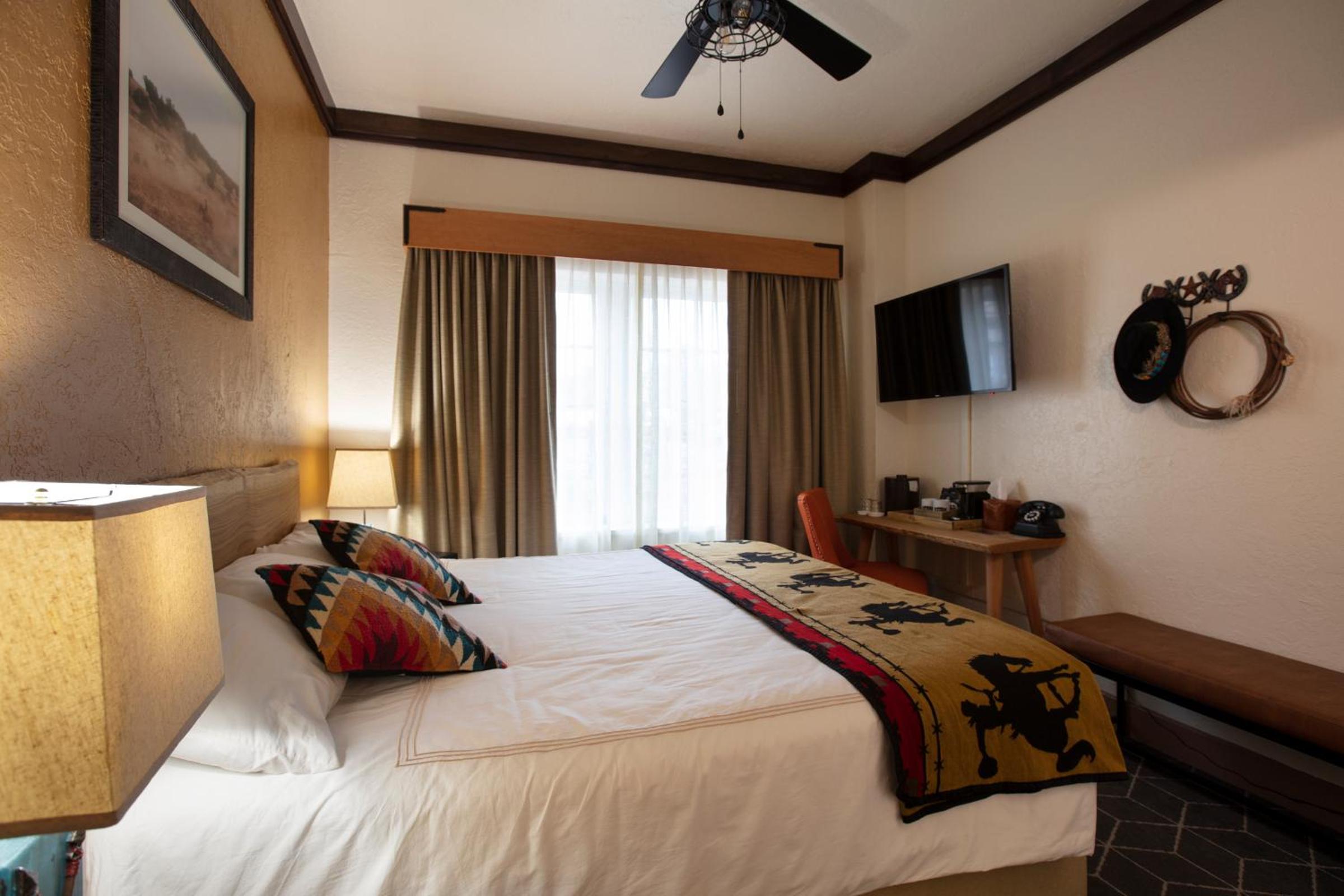 Deluxe King Room - Photo 1