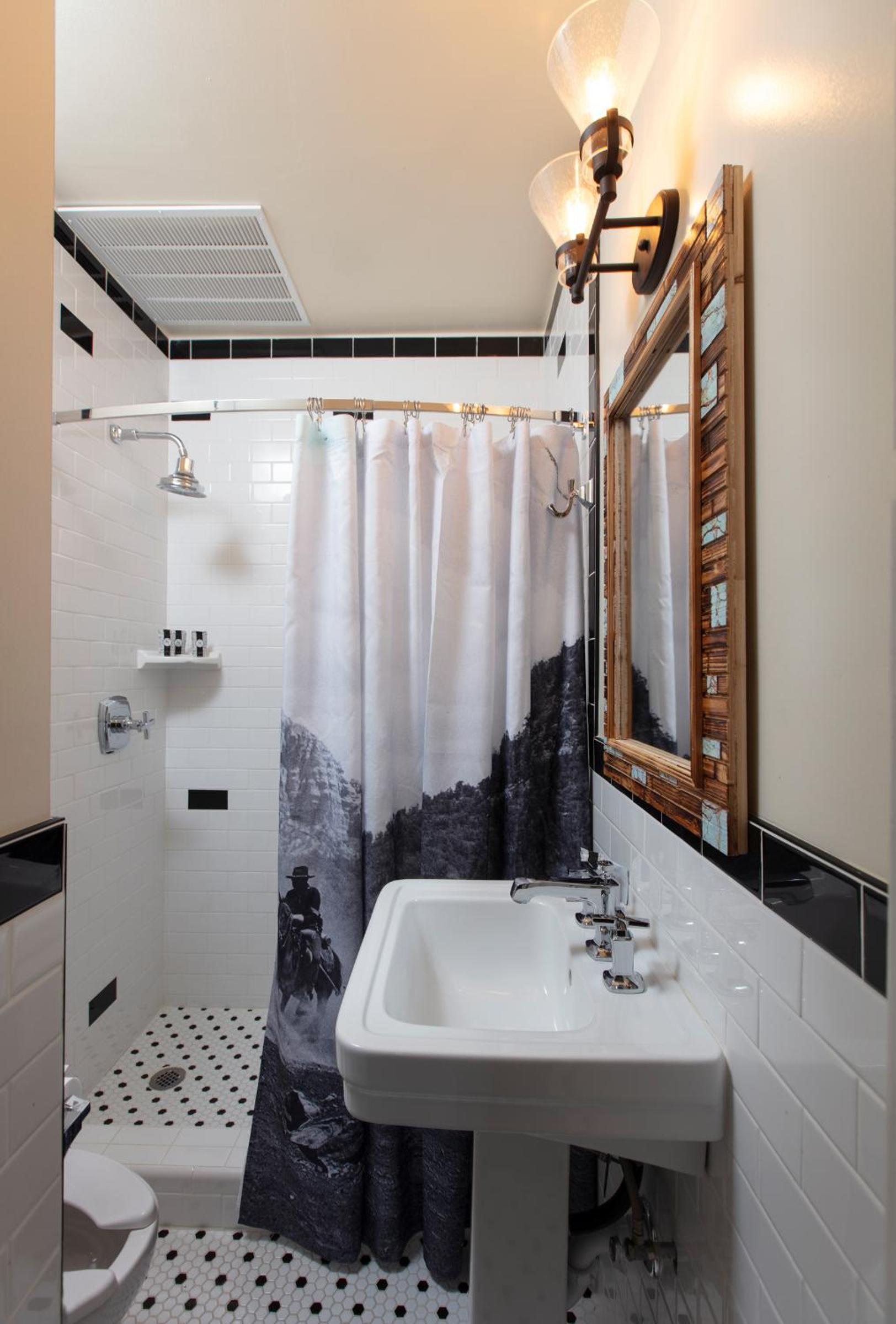 Deluxe King Room - Photo 5