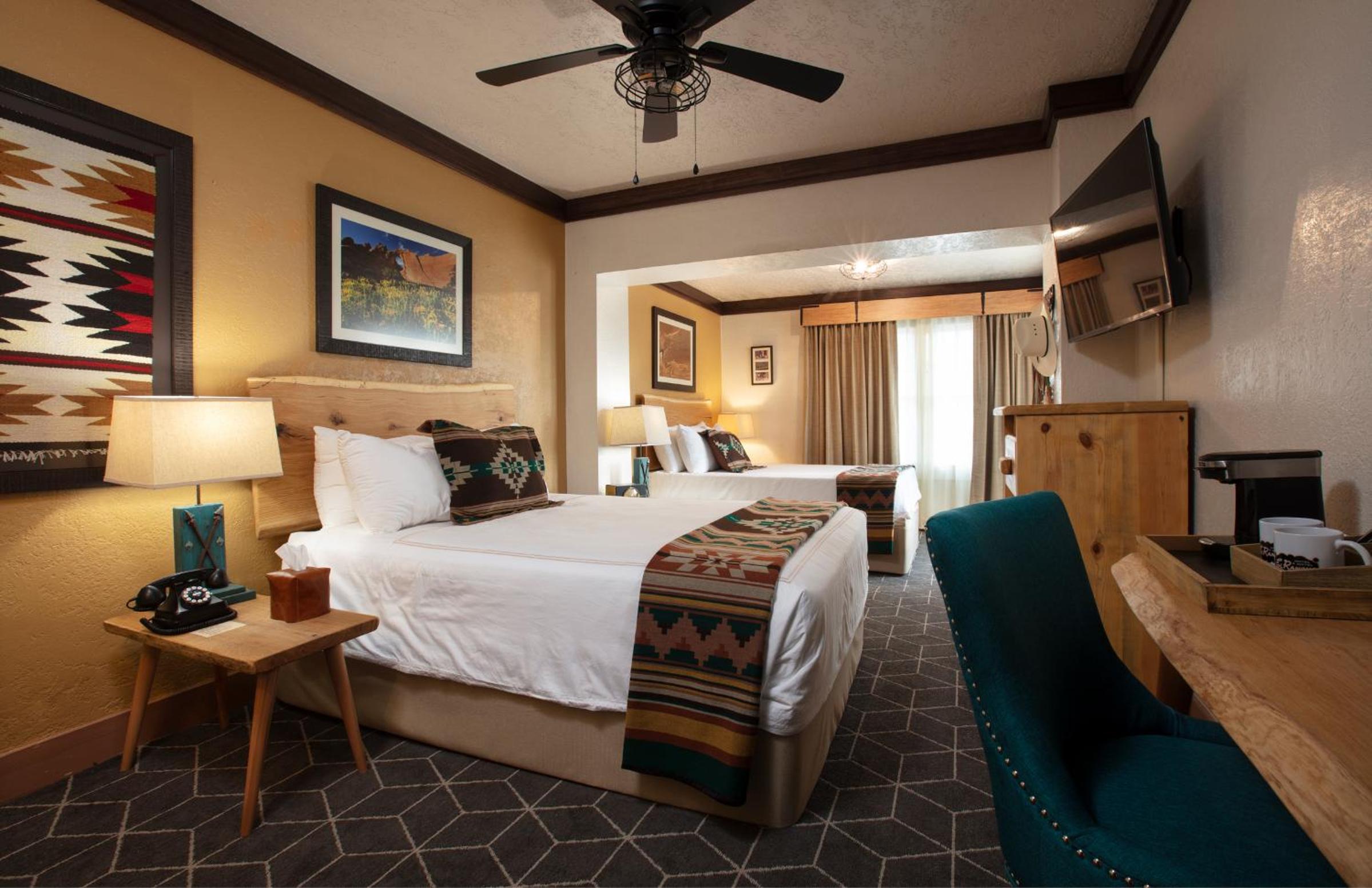 Deluxe Double Room (2 Adults + 1 Child) - Photo 8