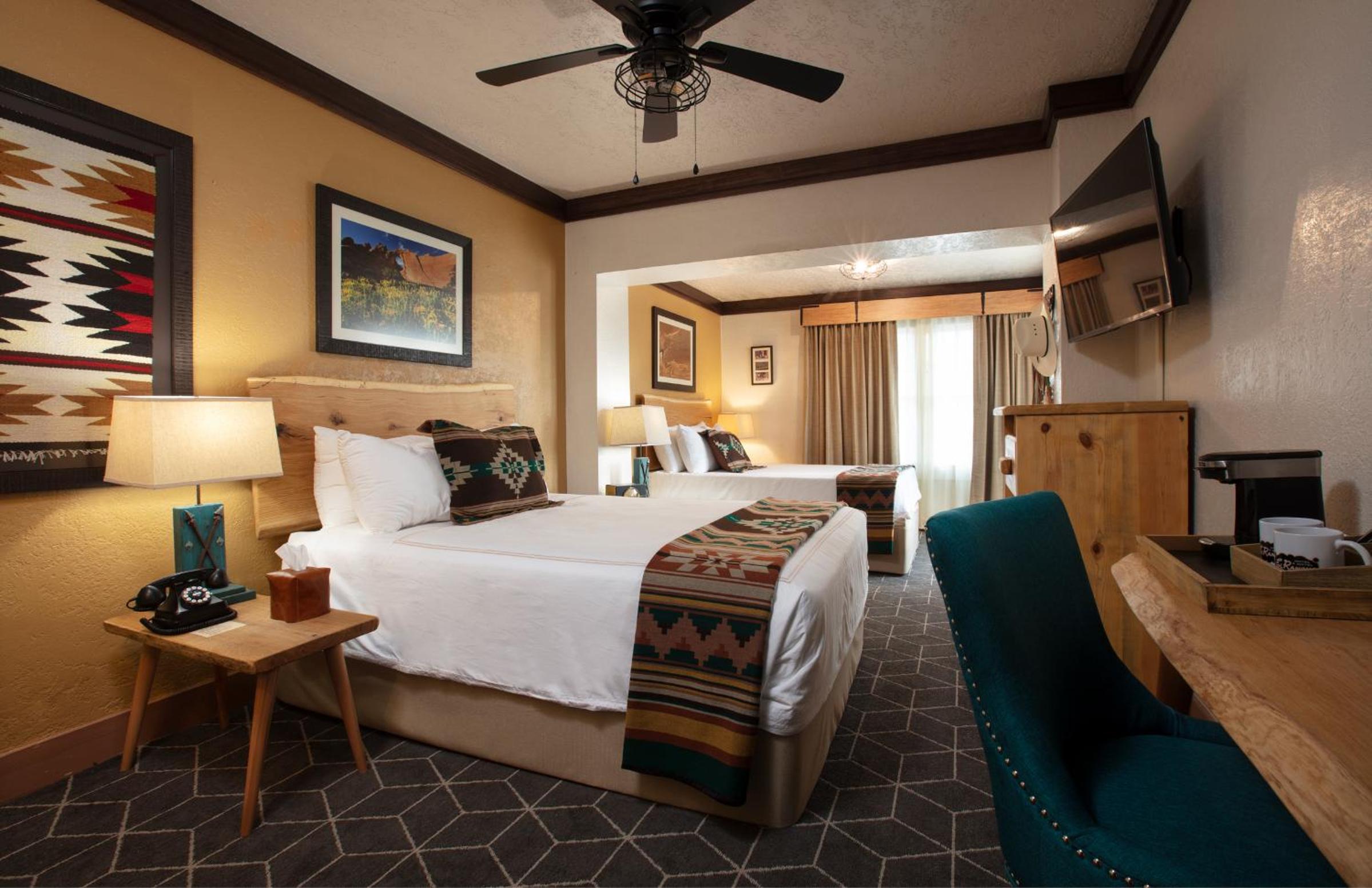 Deluxe Double Room (2 Adults + 1 Child) - Photo 7