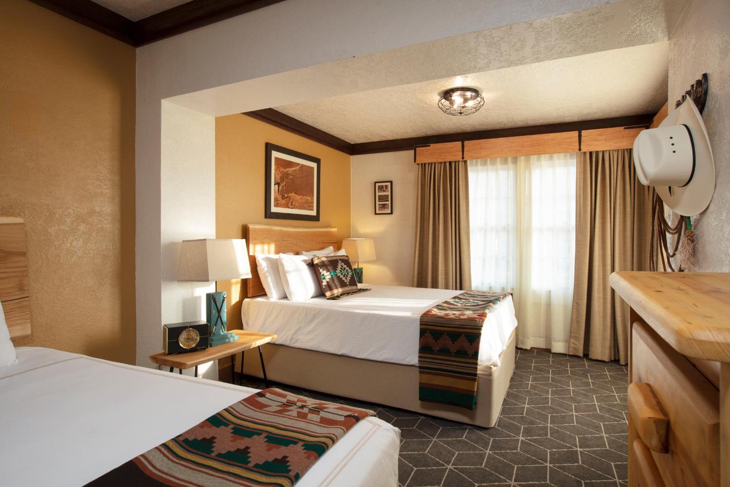 Deluxe Double Room (2 Adults + 1 Child) - Photo 6