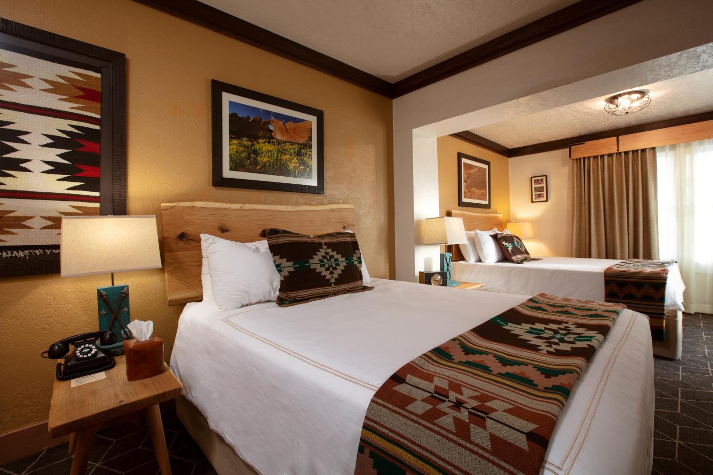 Deluxe Double Room (2 Adults + 1 Child) - Photo 1