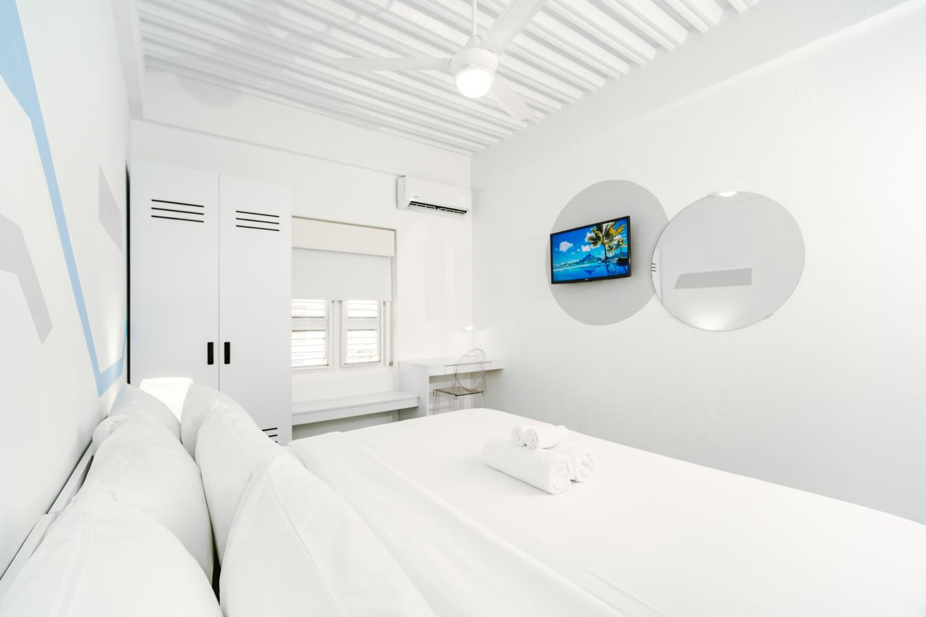 Deluxe King Room - Photo 3