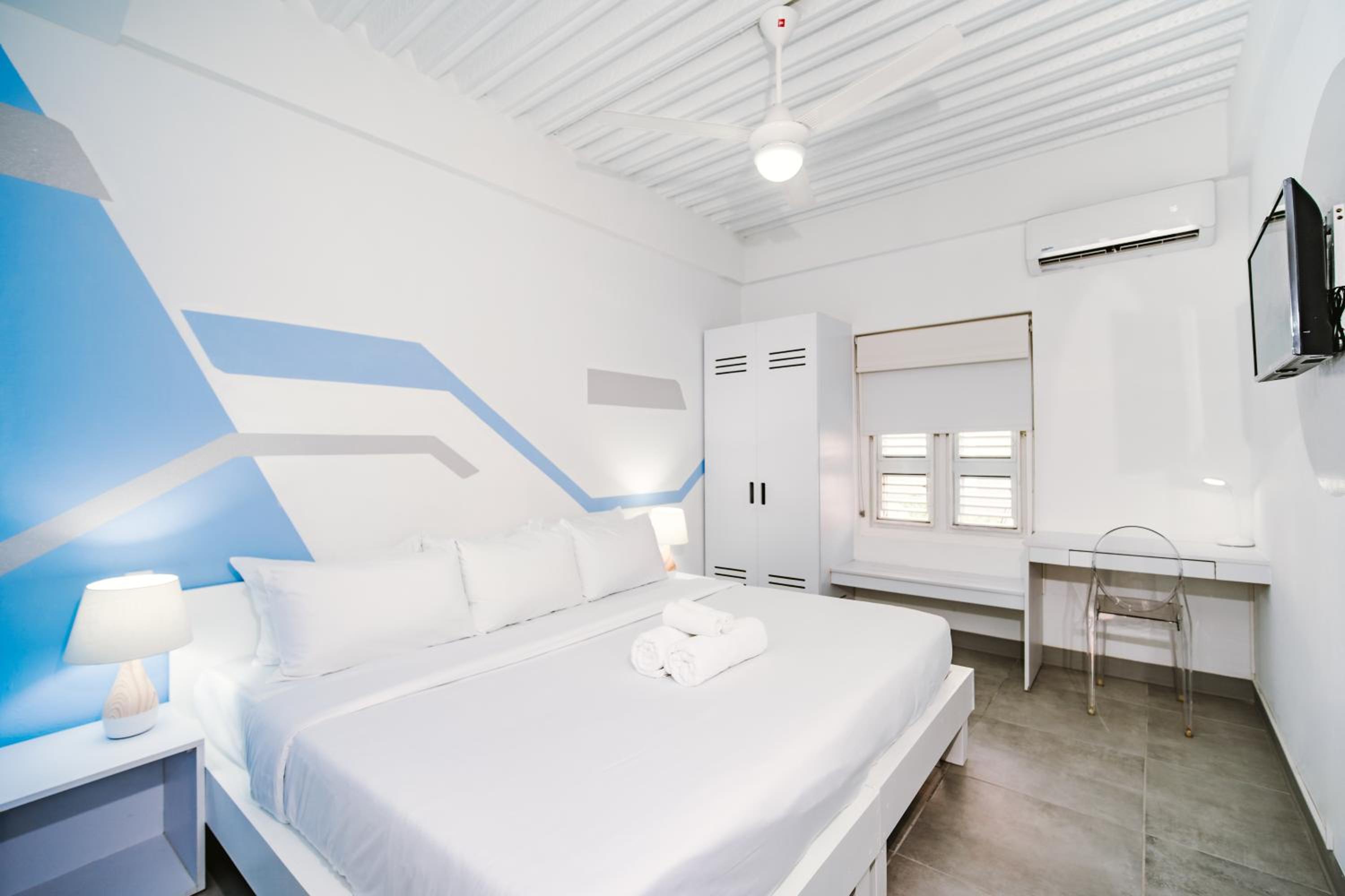 Deluxe King Room - Photo 1