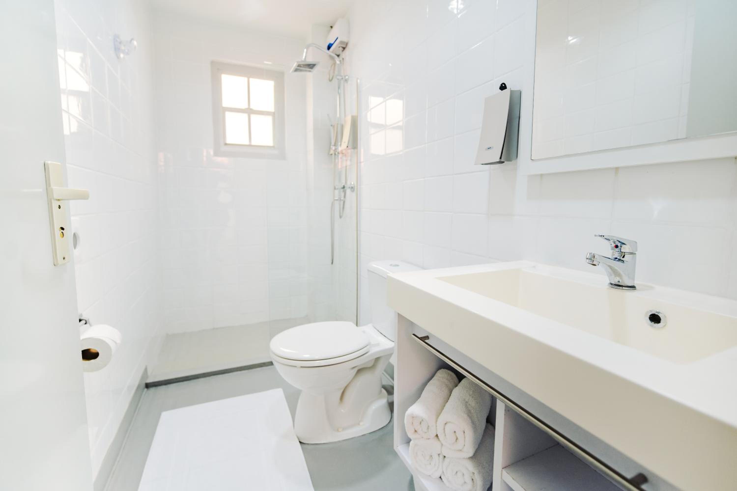 Deluxe Family Suite - Photo 3