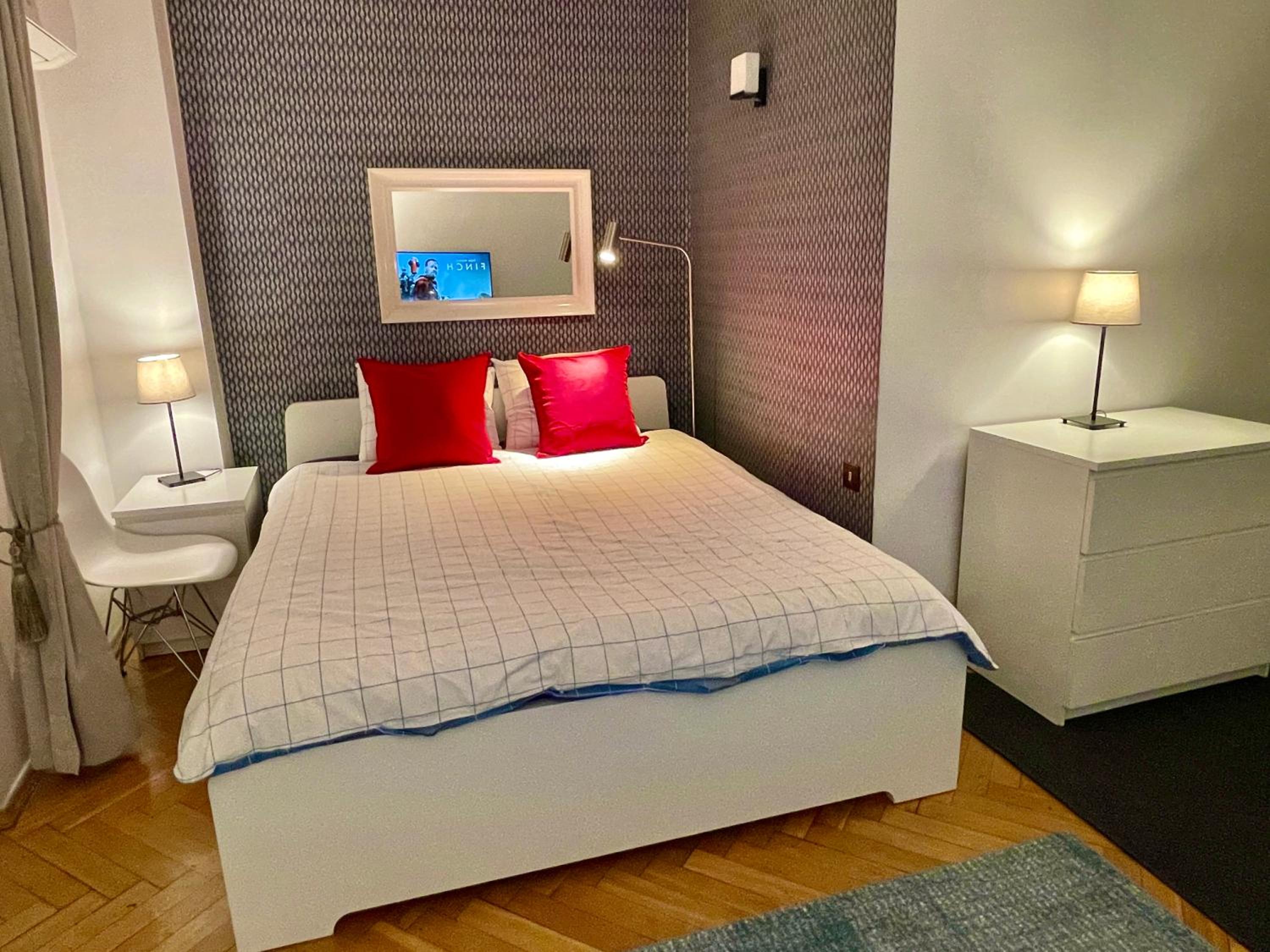 One-Bedroom Apartment - Photo 11