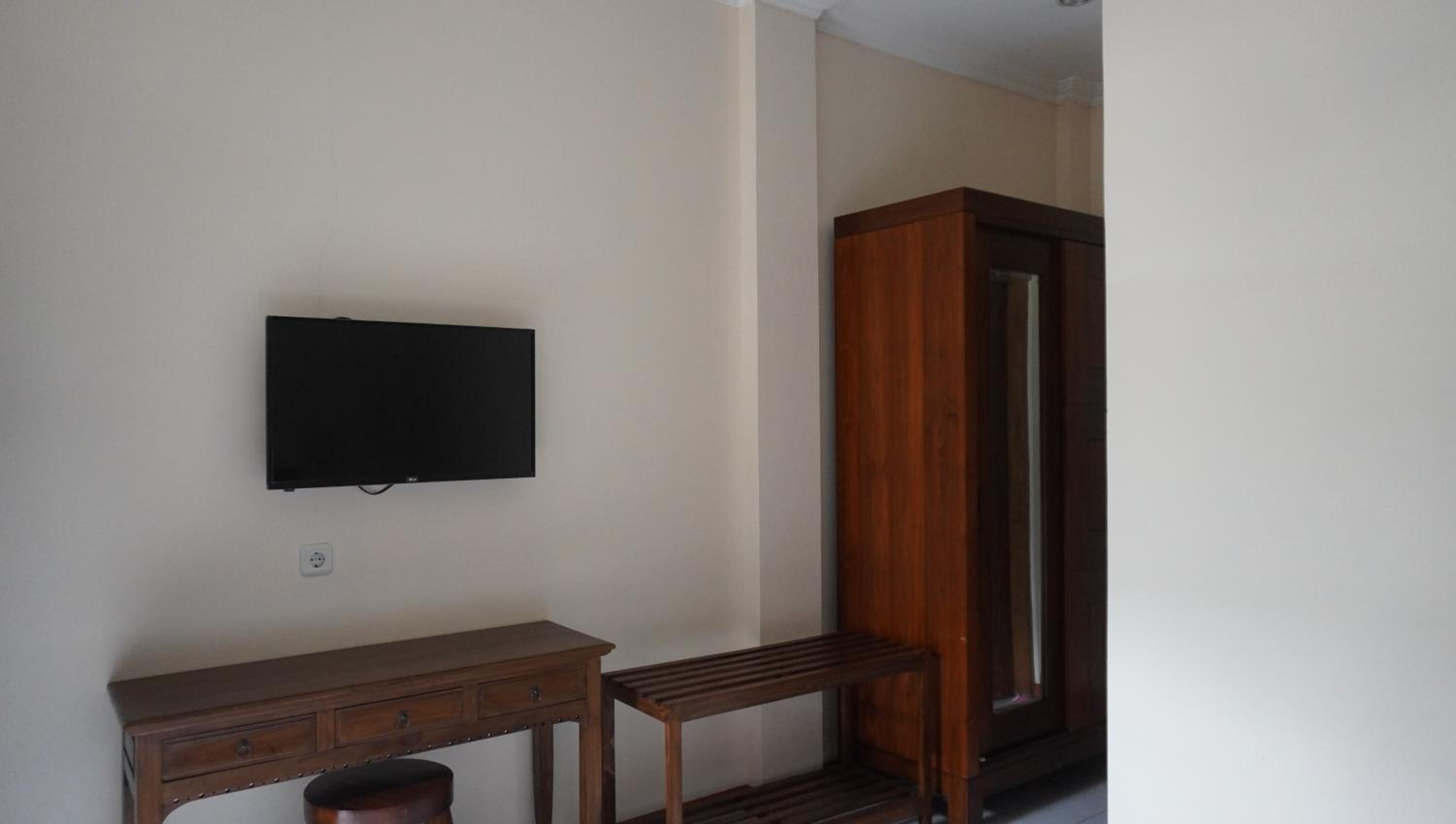 Deluxe King Room - Photo 3