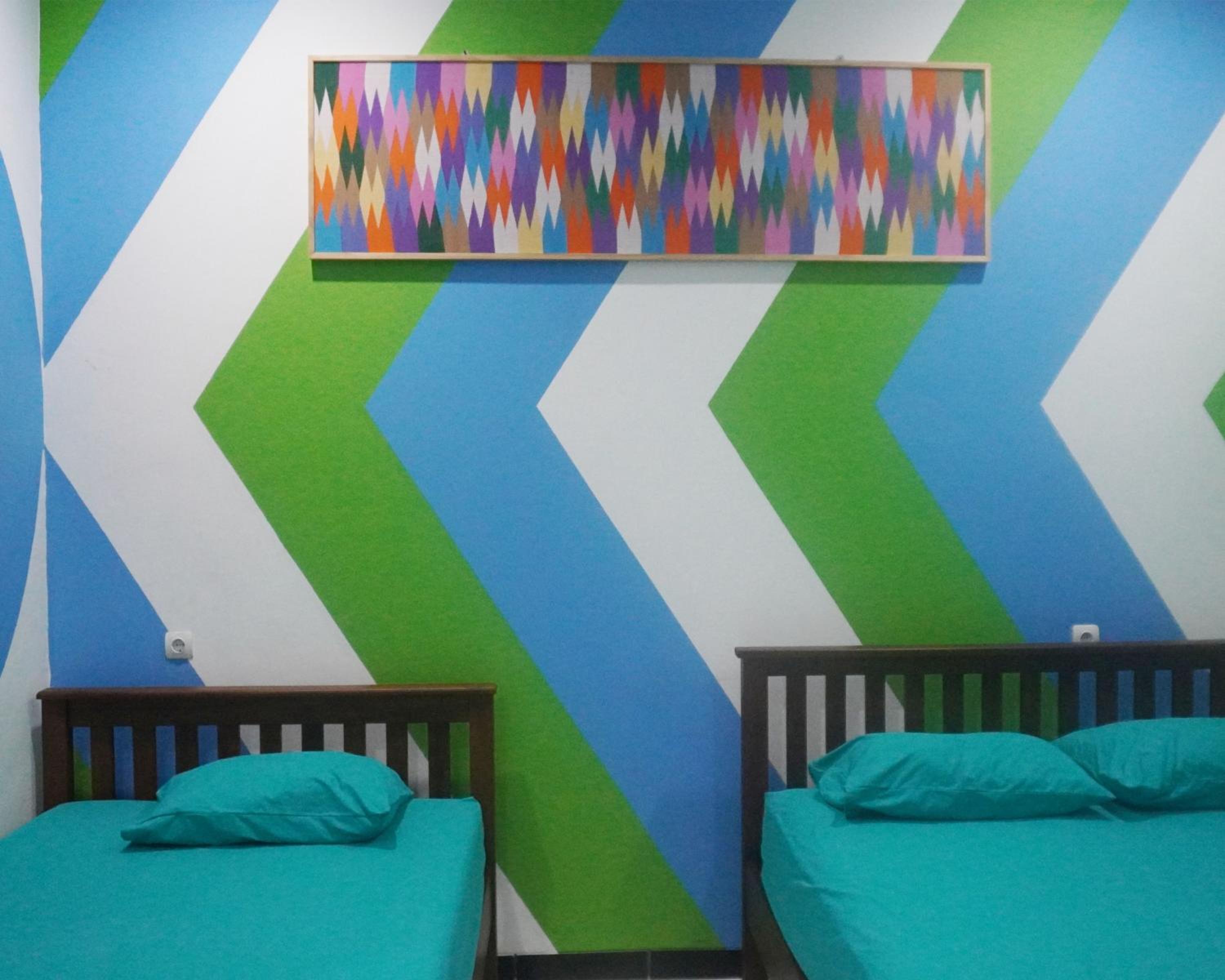 Family Room with Mountain View - Photo 5