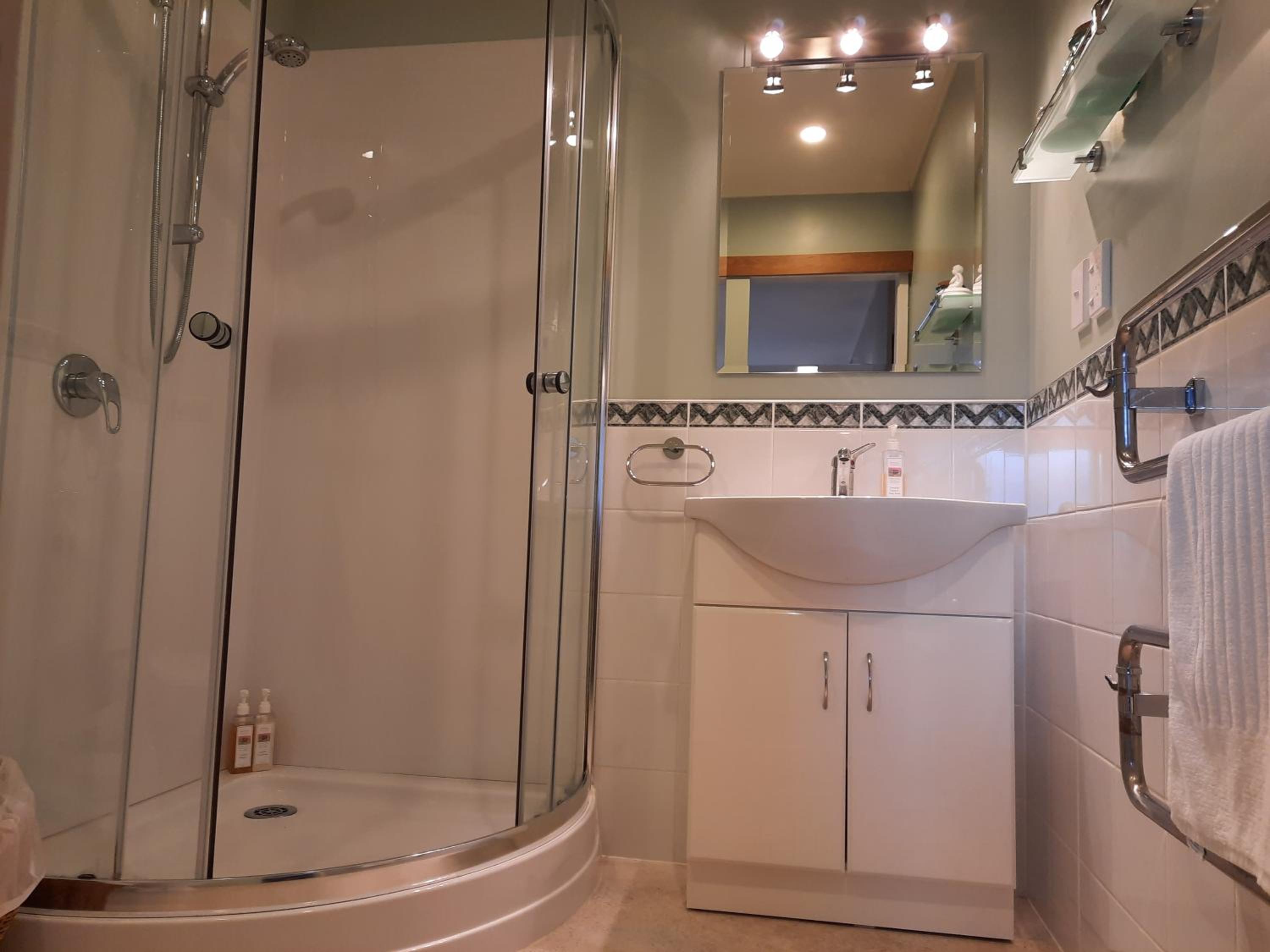 Double or Twin Riverside Room - Photo 11