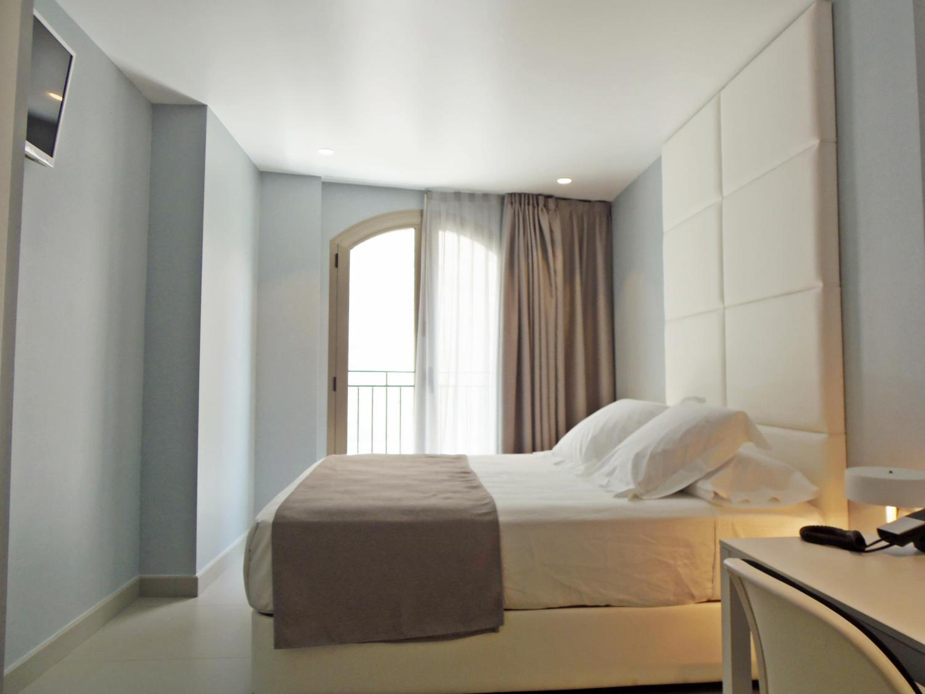 Double Room with Castle View - Photo 8
