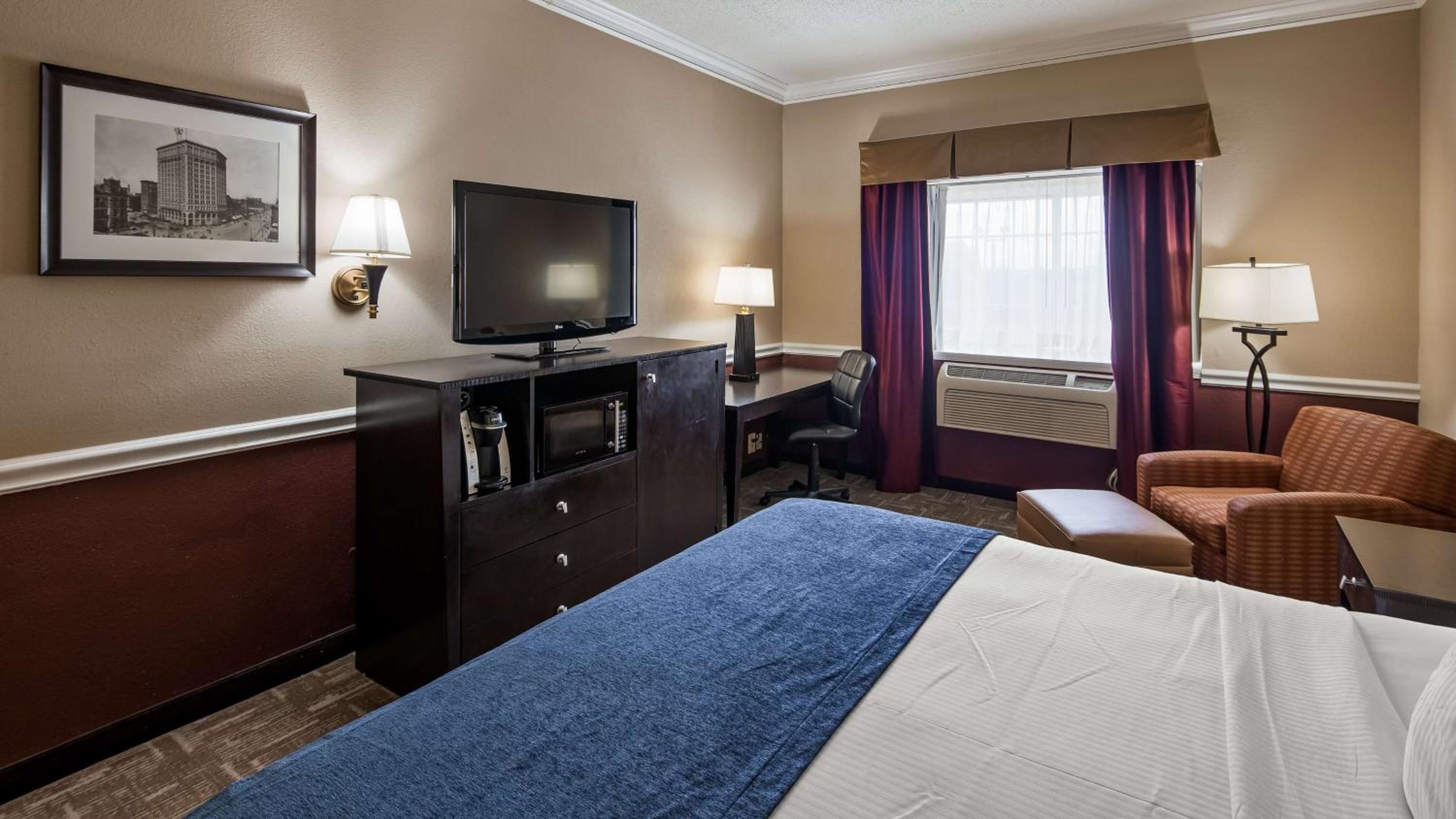 King Suite with Spa Bath - Non-Smoking - Photo 2