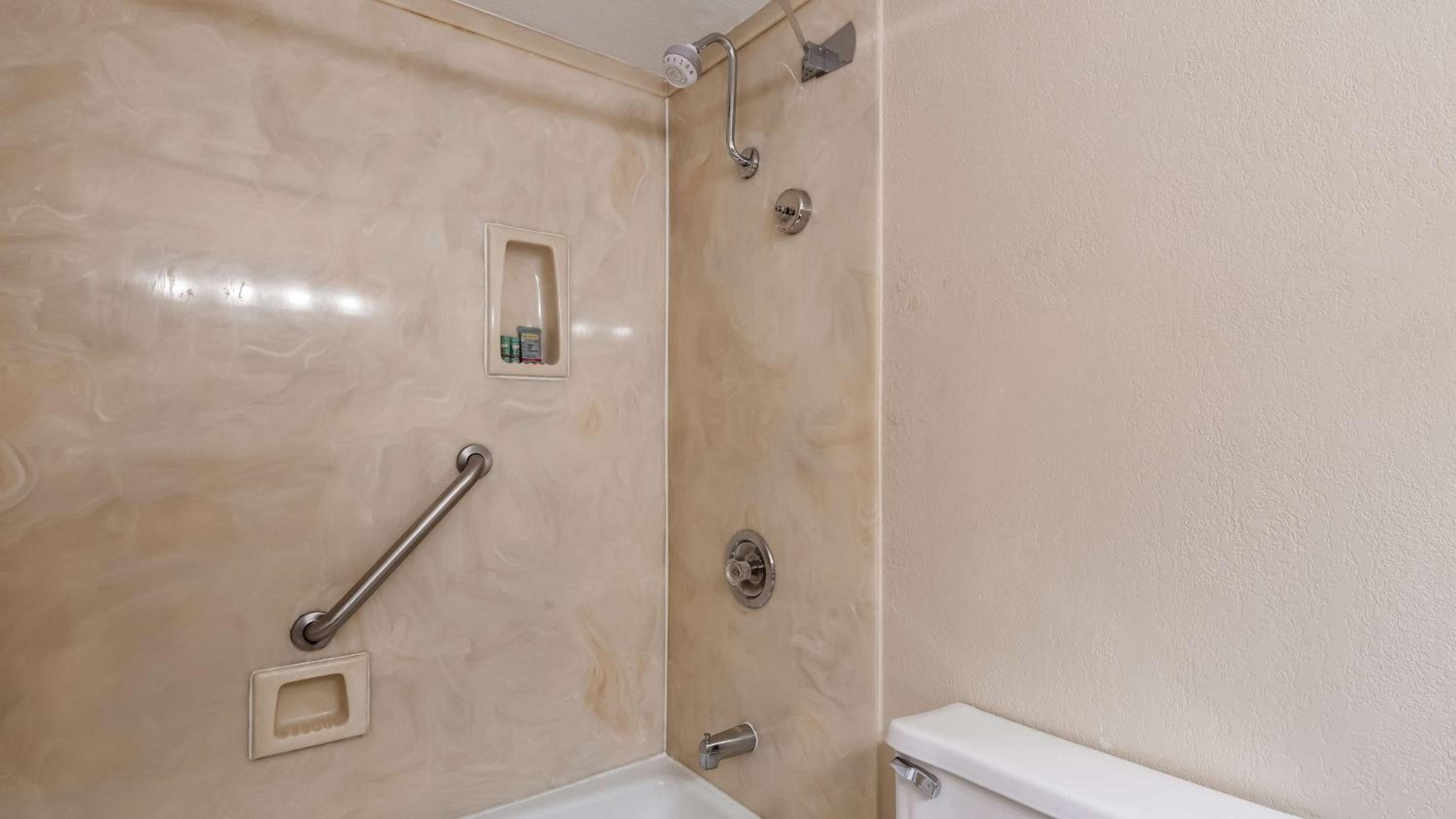 King Suite with Spa Bath - Non-Smoking - Photo 3