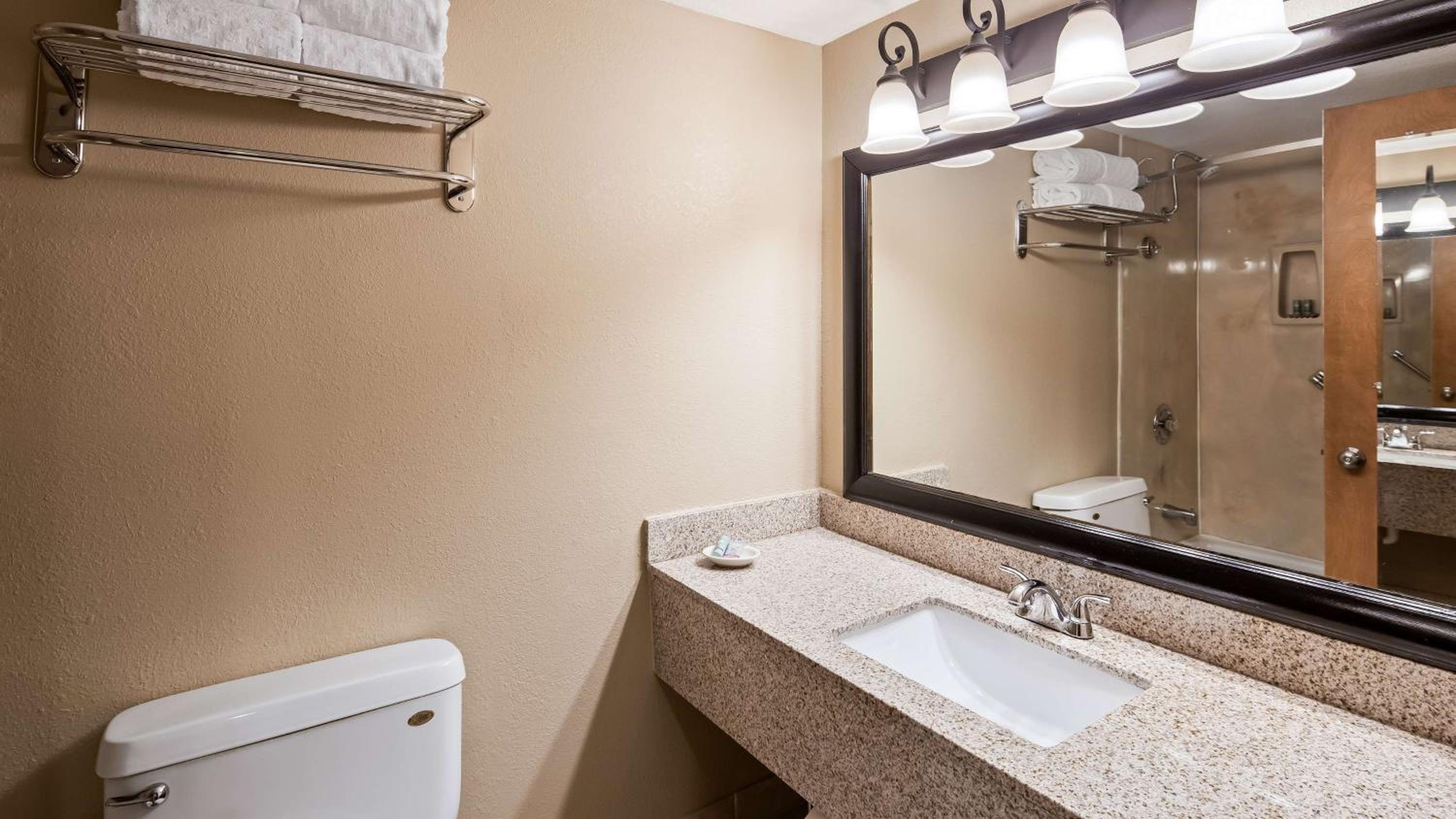 King Suite with Spa Bath - Non-Smoking - Photo 4