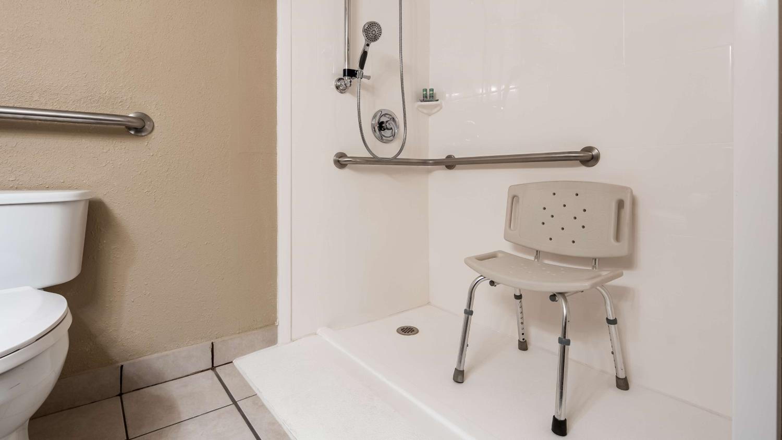 Queen Room with Two Queen Beds and Roll-In Shower - Disability Access/Communication Assistance - Photo 4
