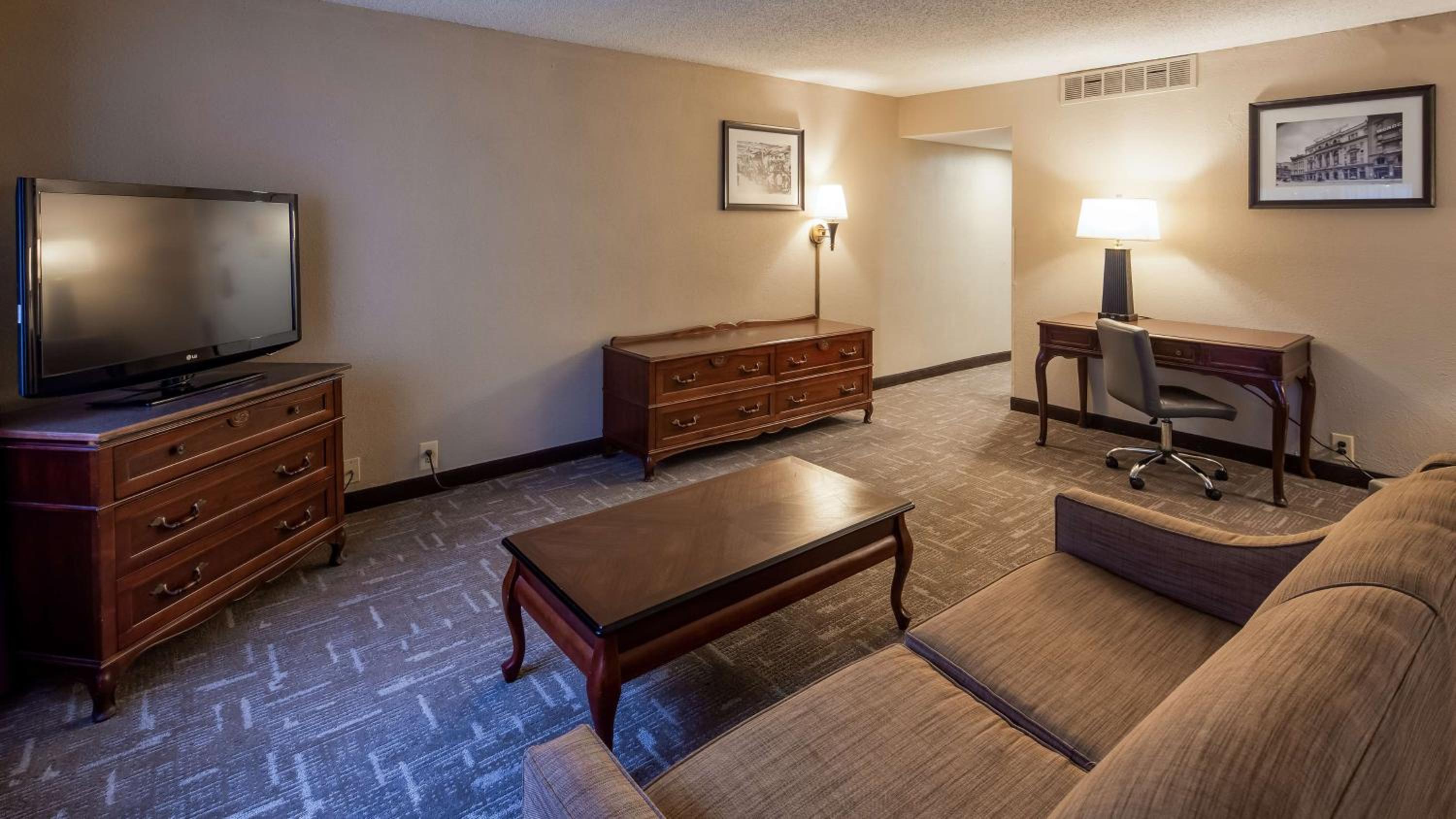 King Room with Work Desk - Non-Smoking - Photo 2