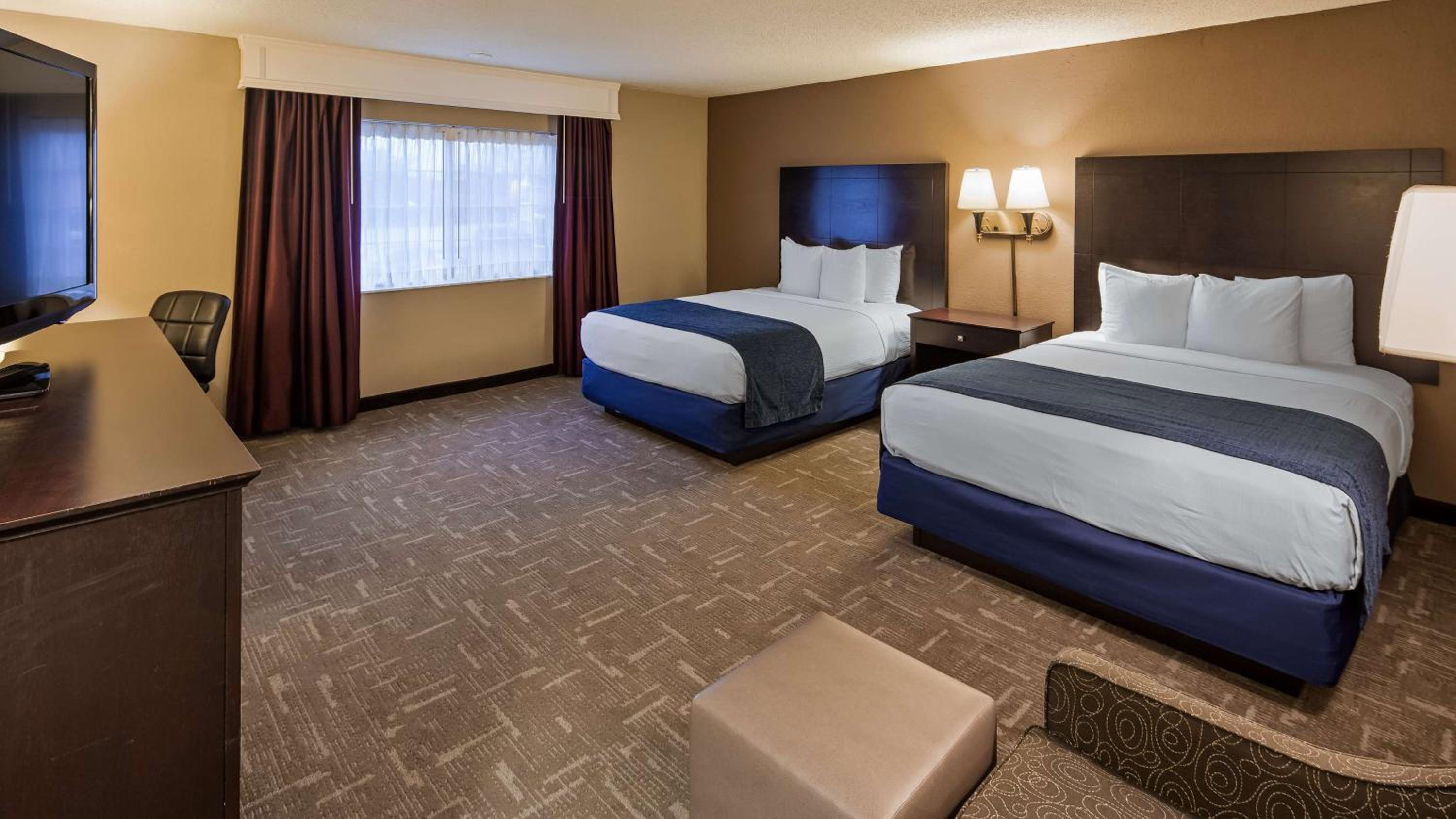 Oversized Queen Room With Two Queen Beds - Non-Smoking - Photo 1