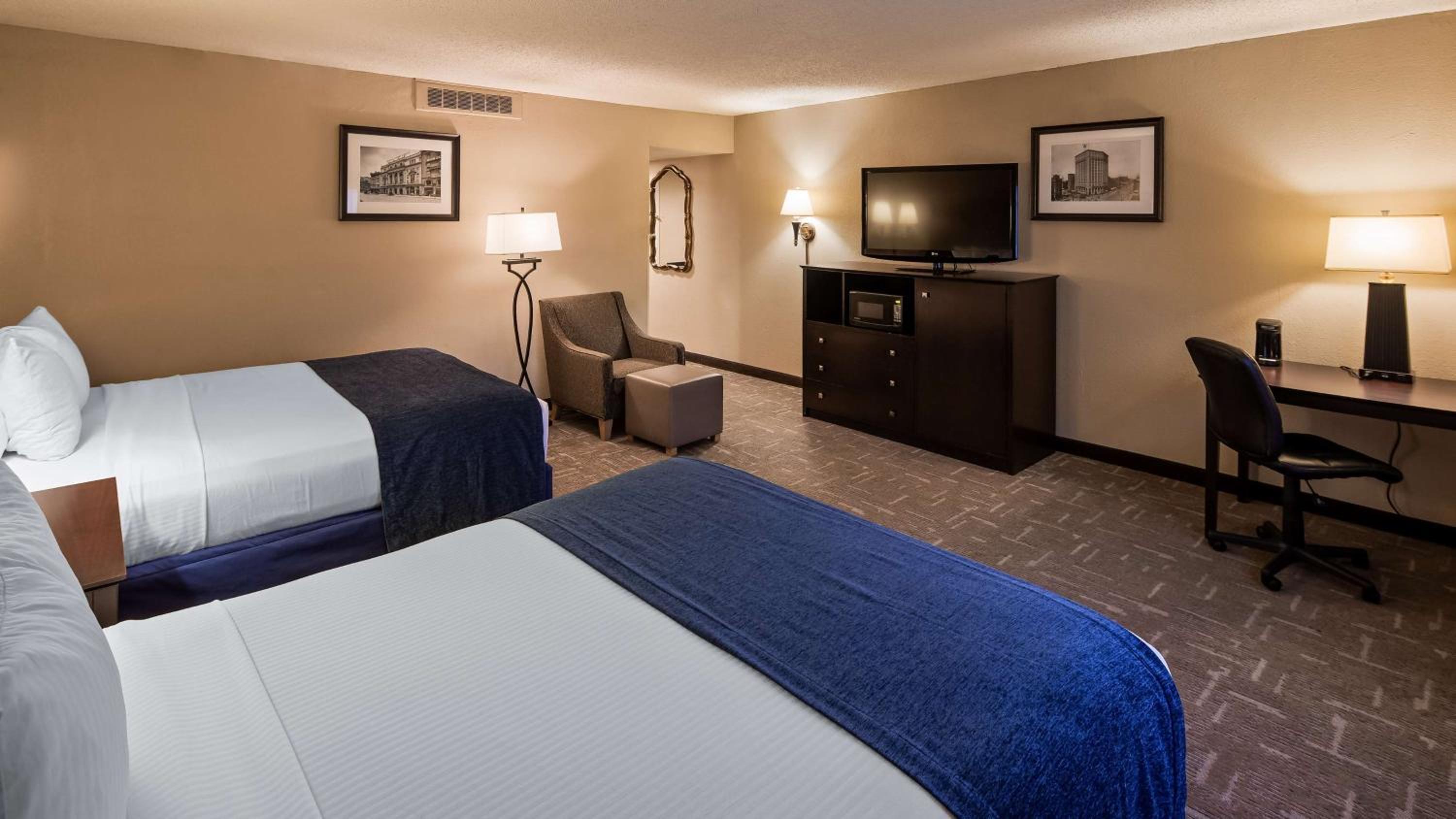 Oversized Queen Room With Two Queen Beds - Non-Smoking - Photo 3