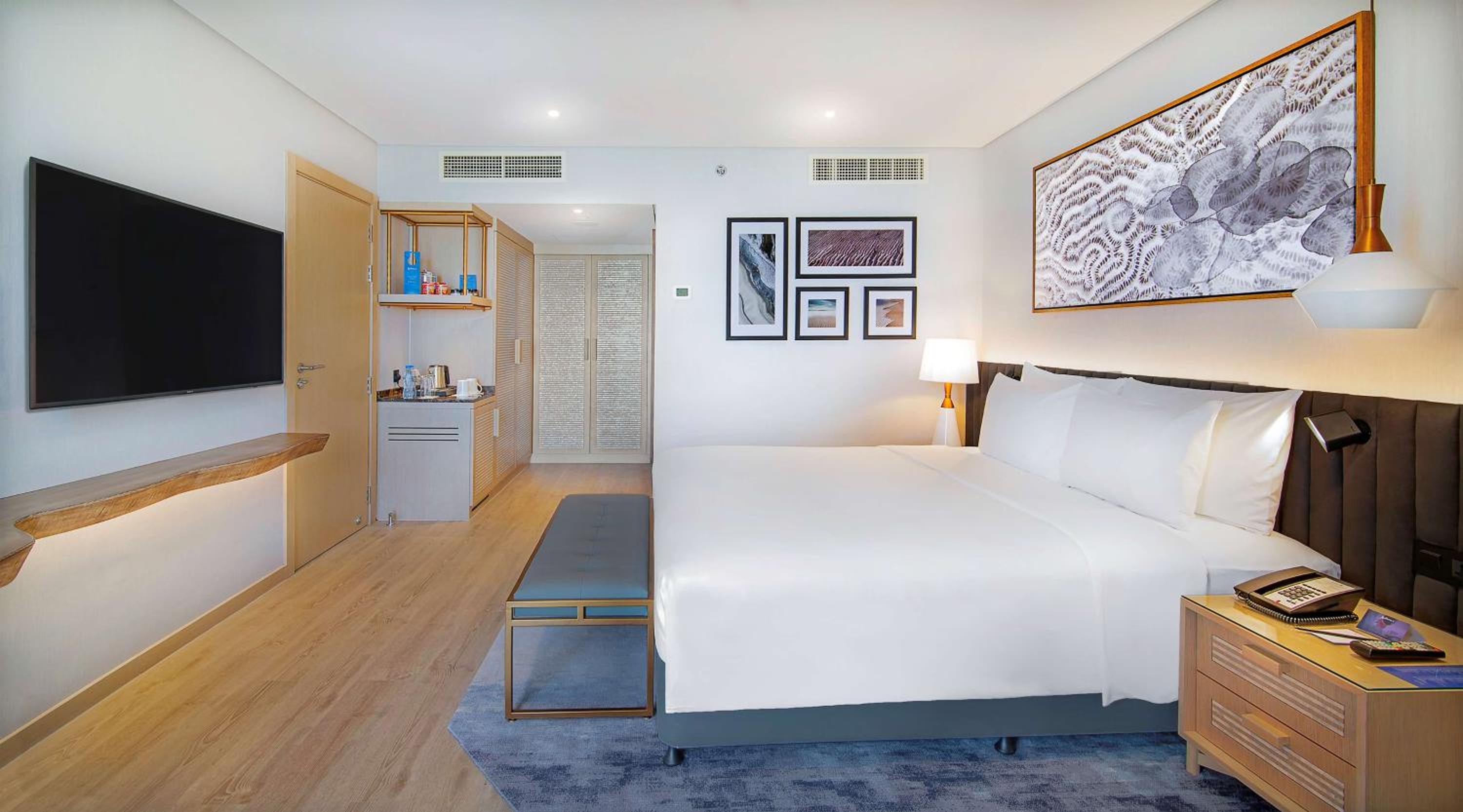 Executive Suite with Sea View and Lounge Access Including Complimentary access to Surf Pool, Adventure Park, Wave Pool and Lazy River photo 2