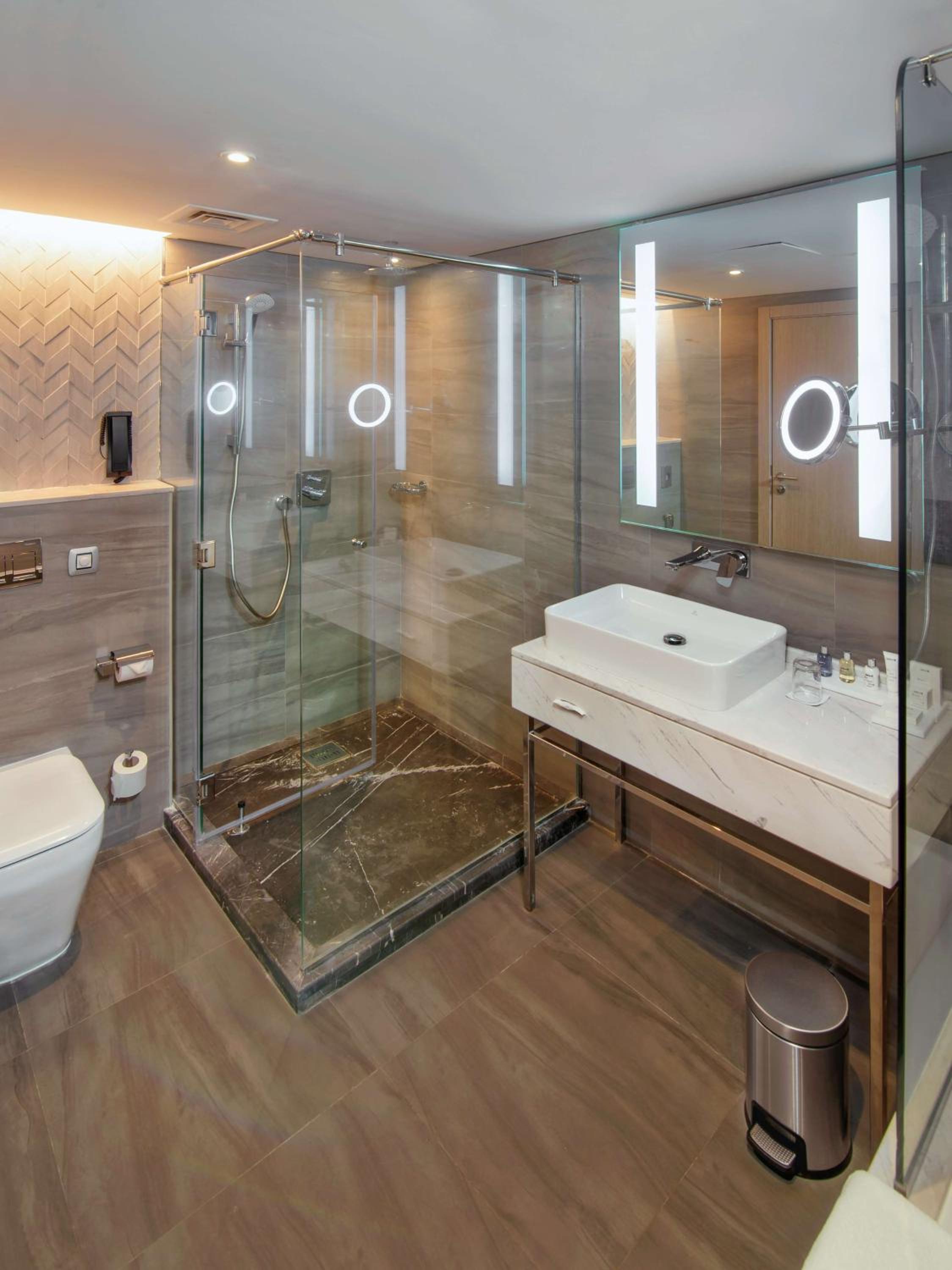 Suite with Lounge Access Including Complimentary access to Surf Pool, Adventure Park, Wave Pool and Lazy River photo 2