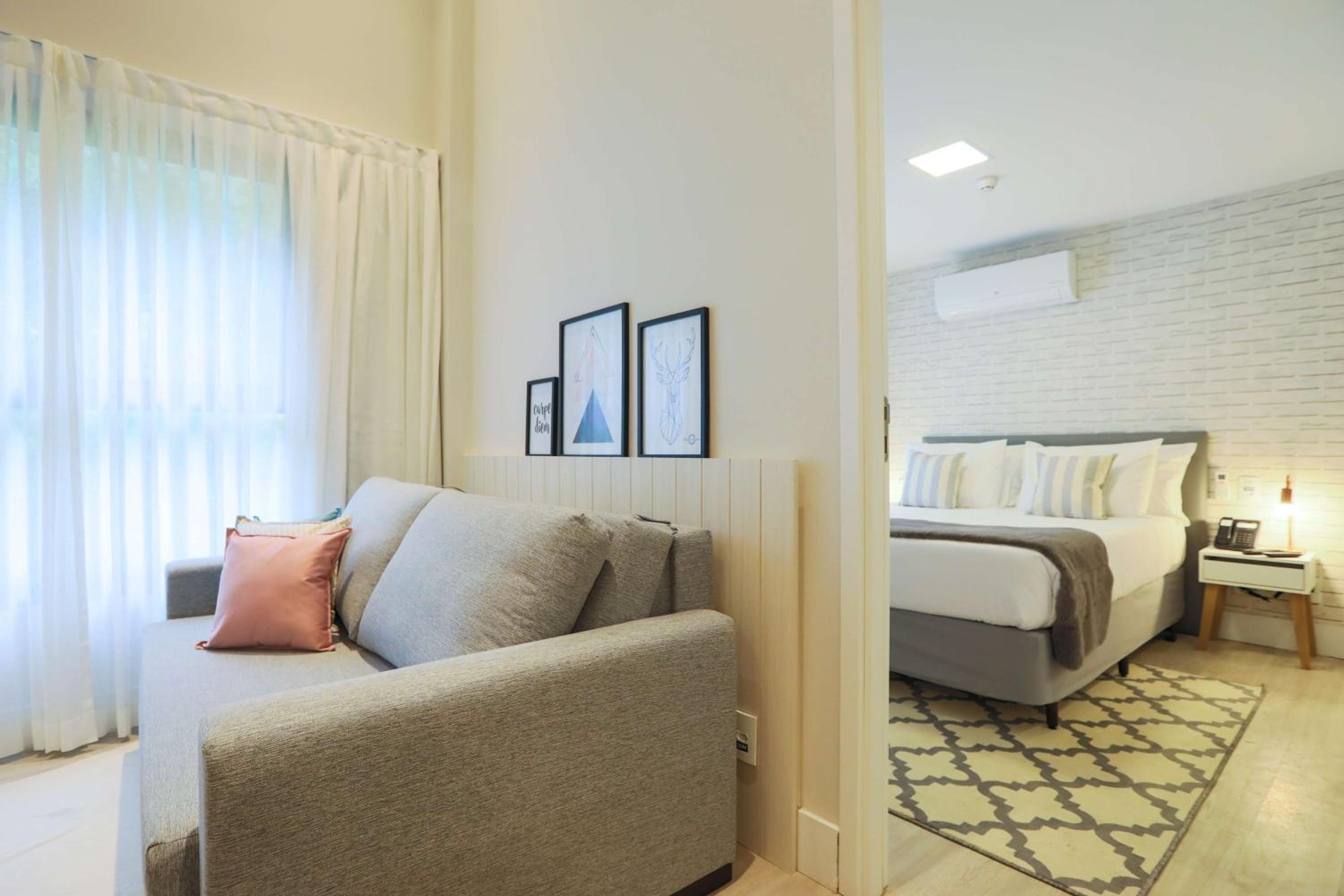 Premier Queen Room