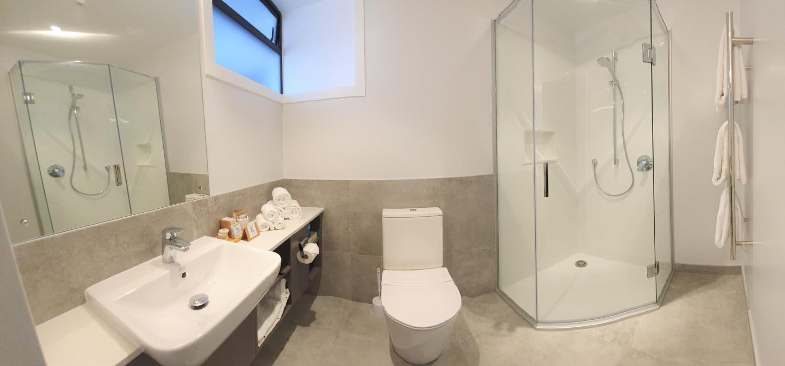Premium Studio with Balcony - Photo 2