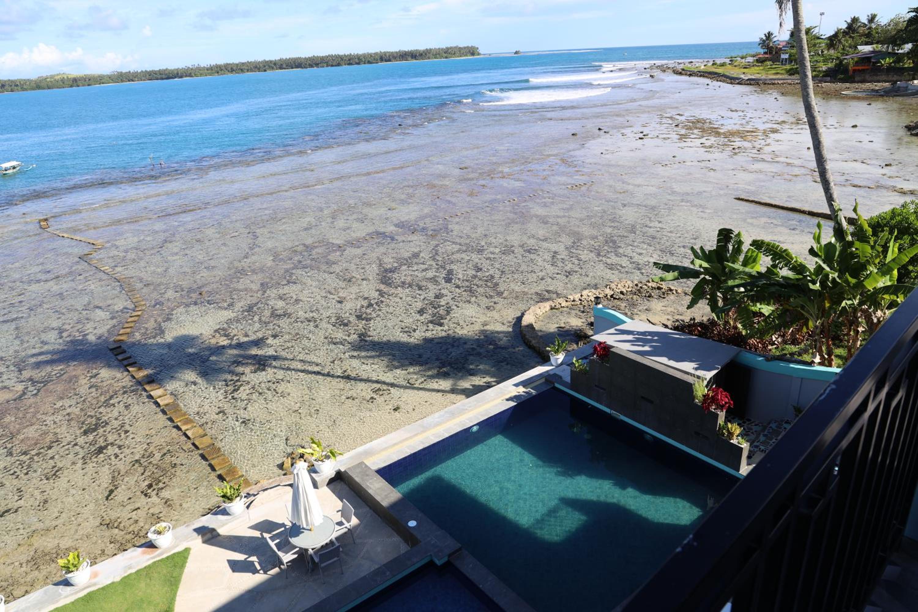 Deluxe Suite with Sea View - Photo 4