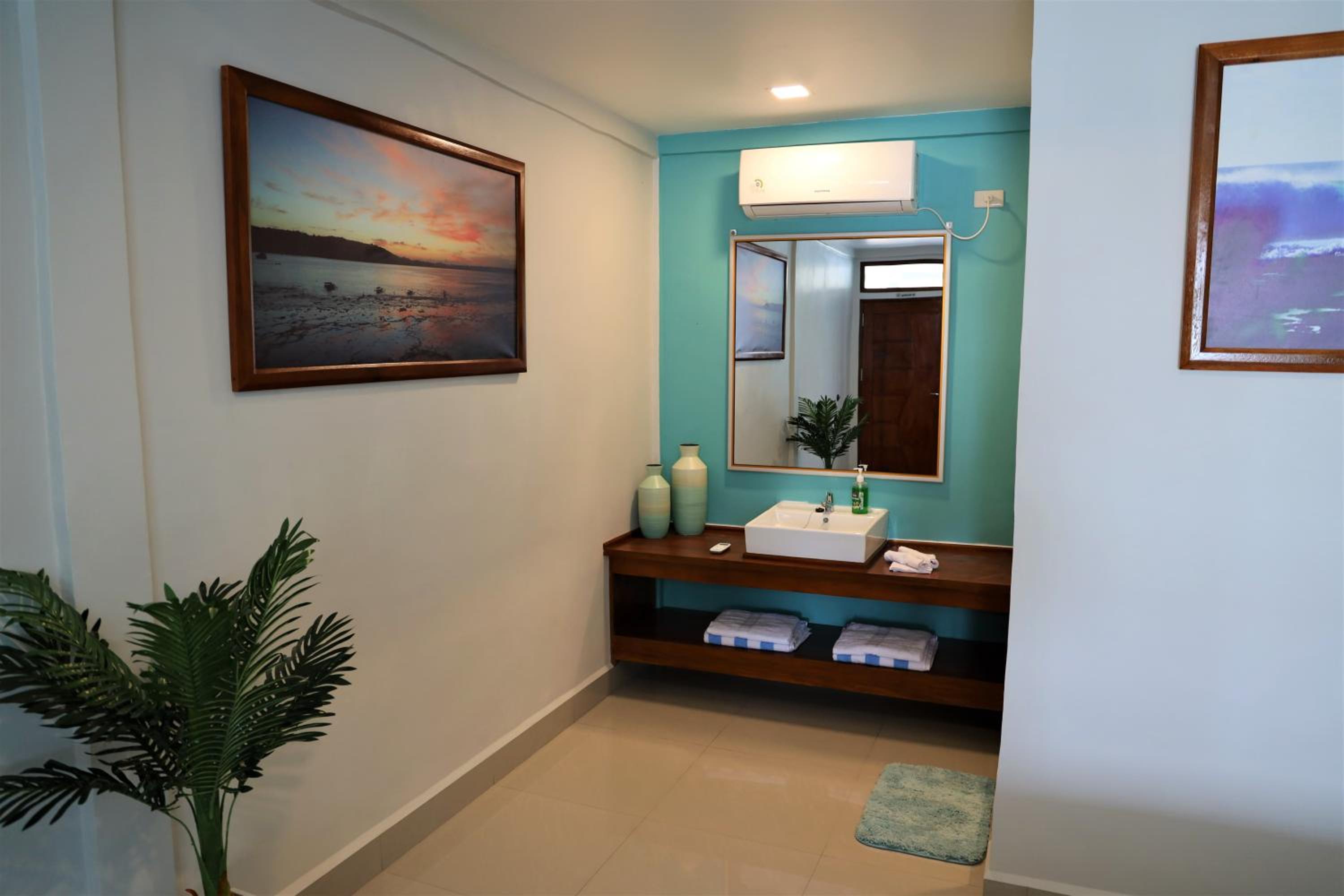 Standard Double or Twin Room with Balcony - Photo 15