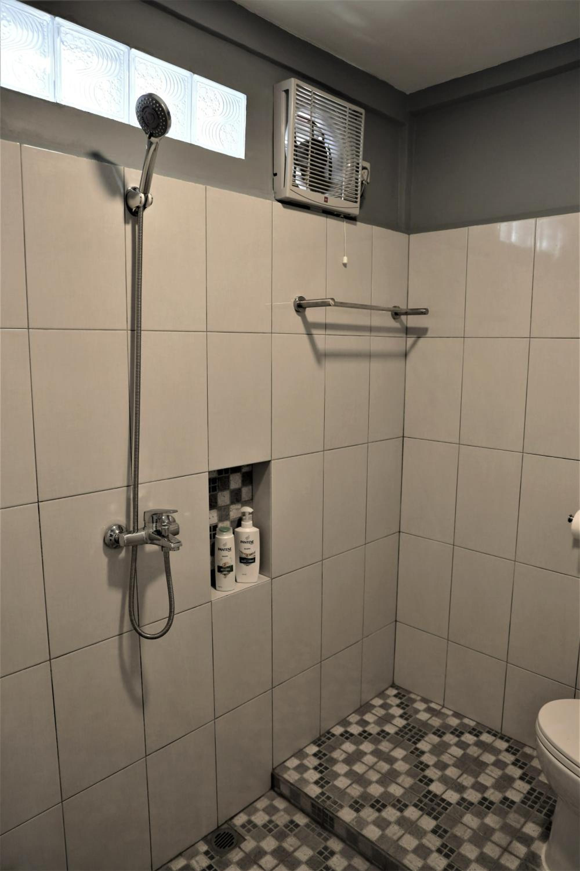 Standard Double or Twin Room with Balcony - Photo 13