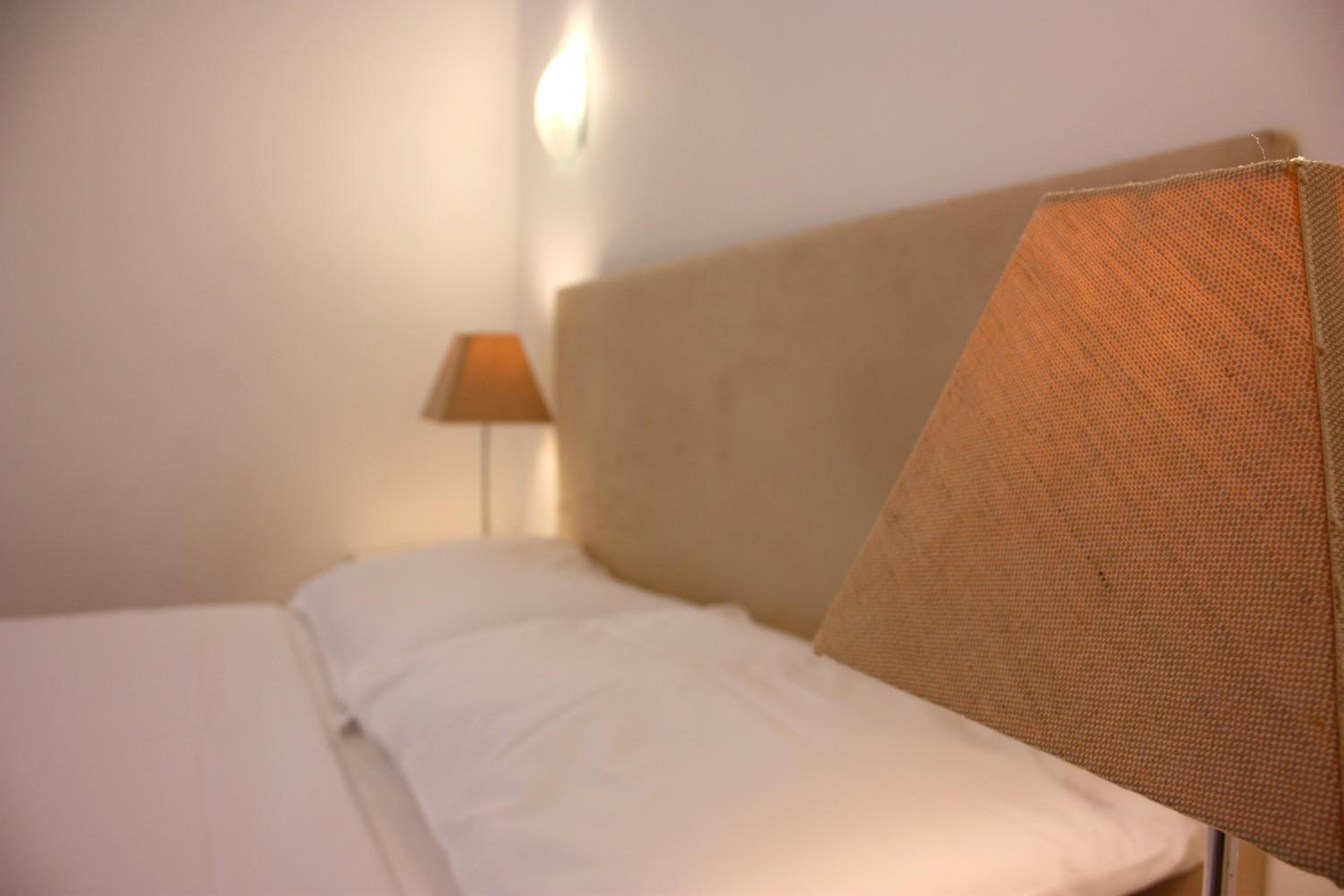 Deluxe Studio Apartment with Terrace - Photo 7