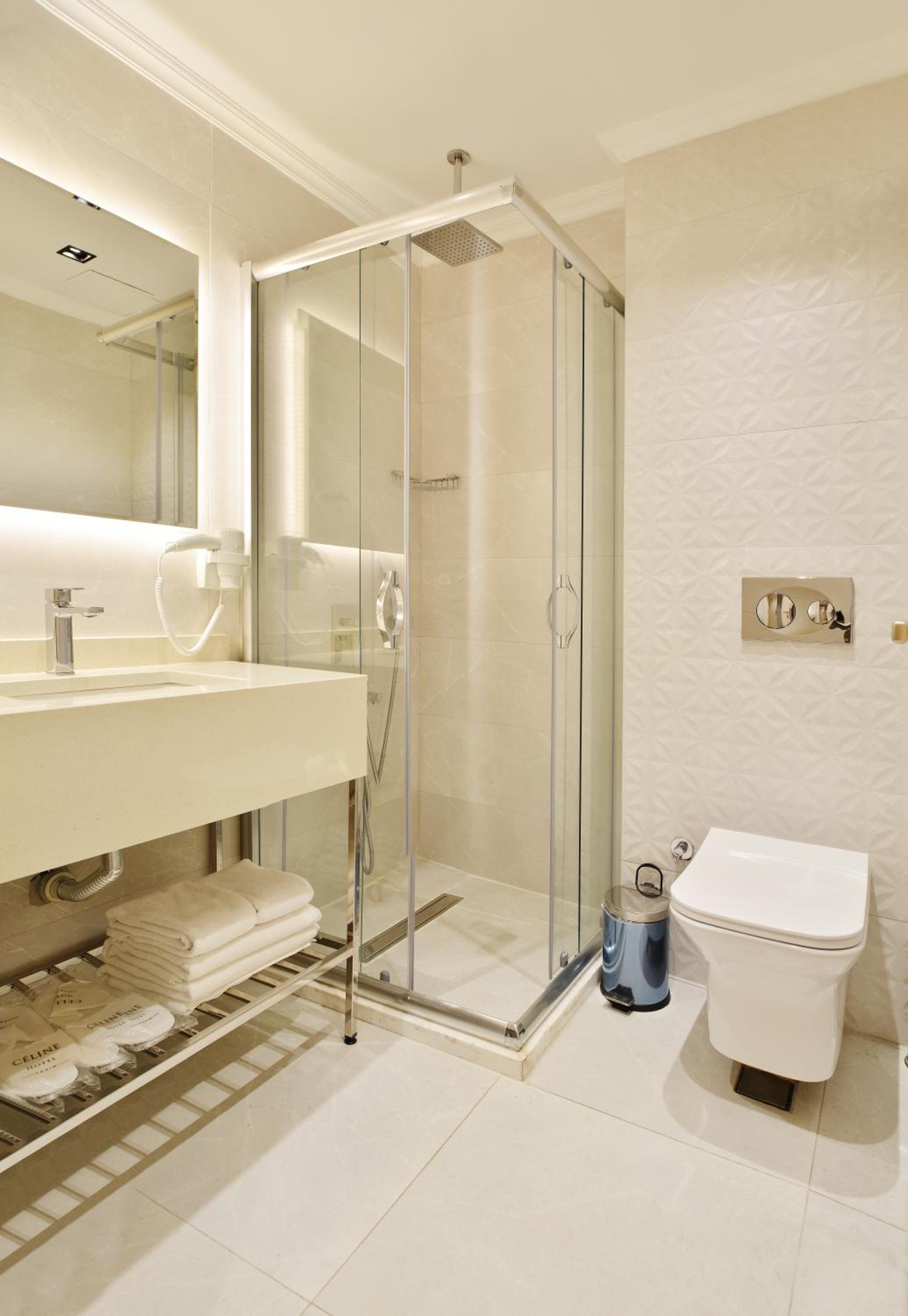 Standard Double or Twin Room photo 2