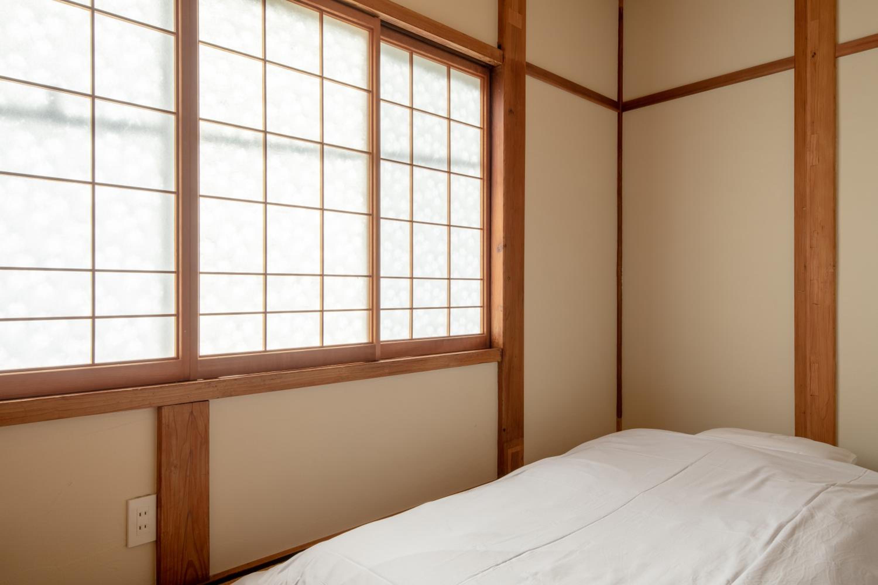 Economy Twin Room - Photo 4